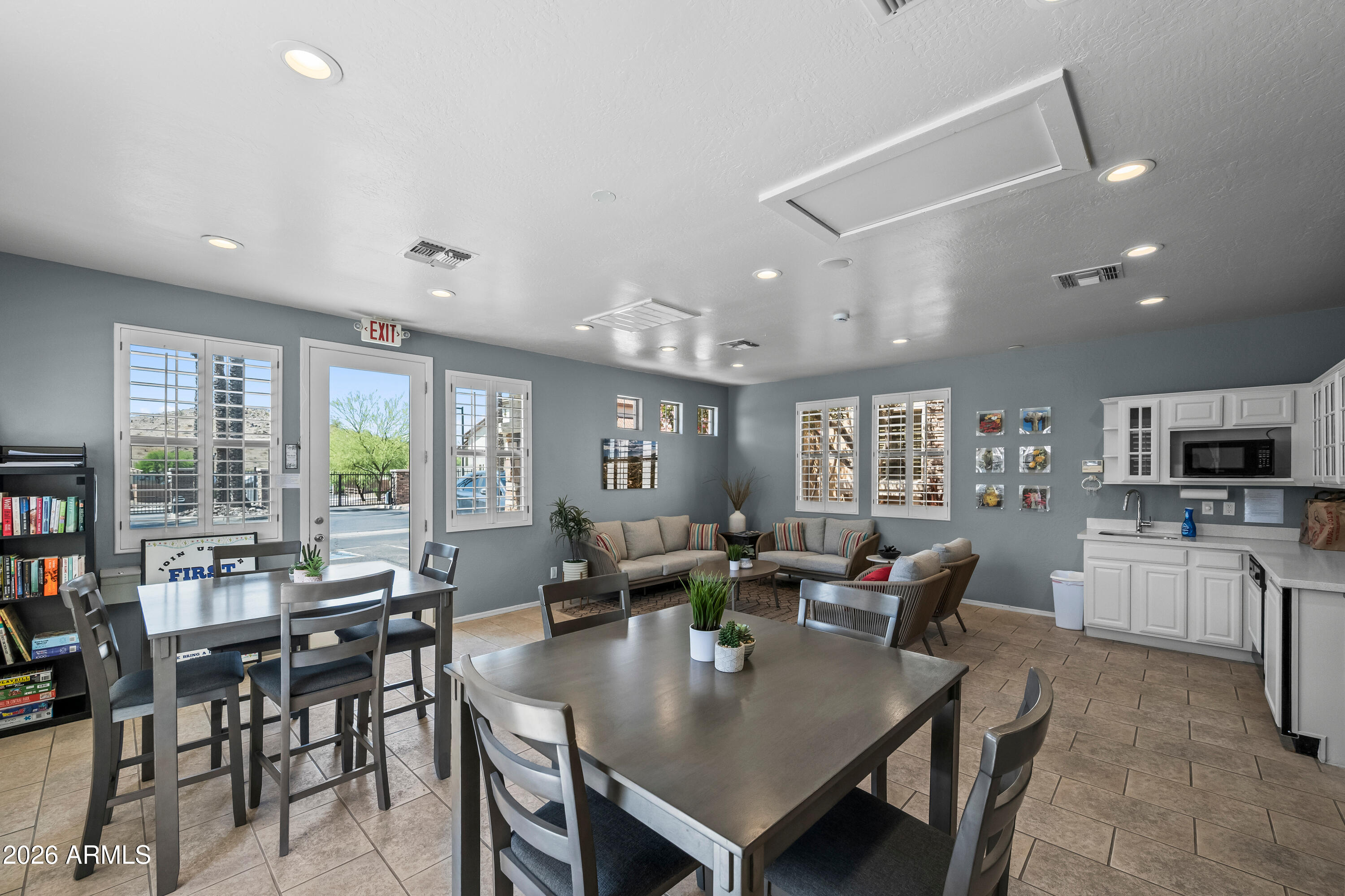 STONECLIFFE CONDOMINIUM - Residential
