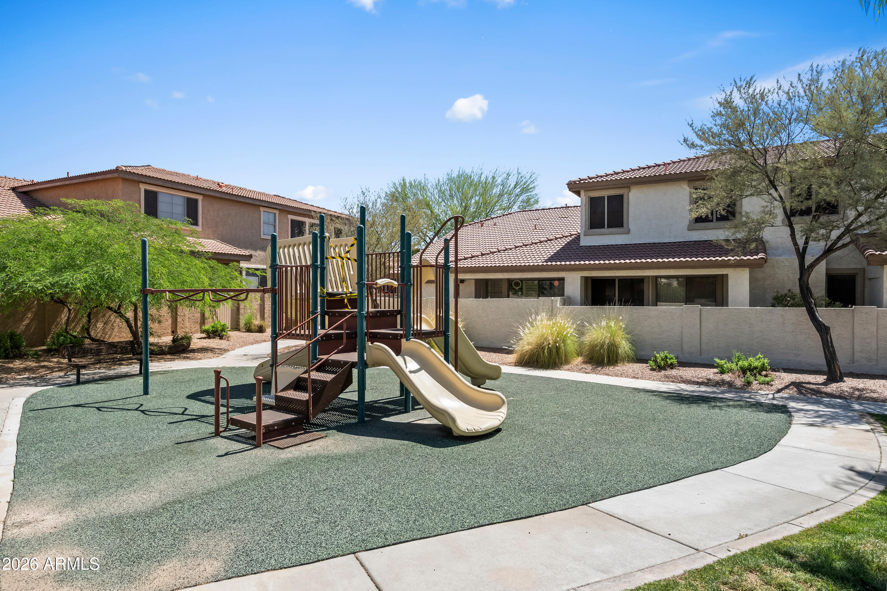 STONECLIFFE CONDOMINIUM - Residential