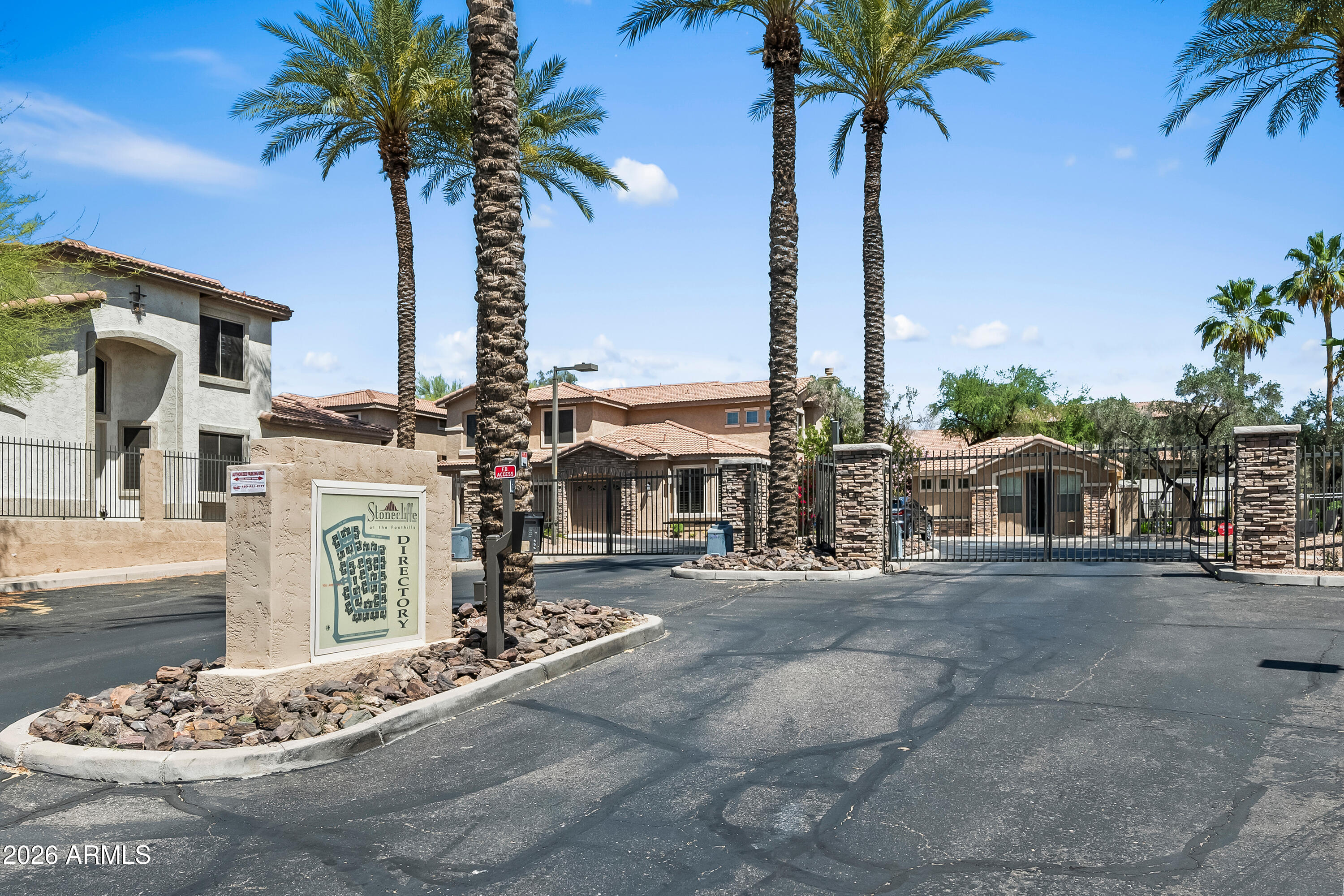 STONECLIFFE CONDOMINIUM - Residential