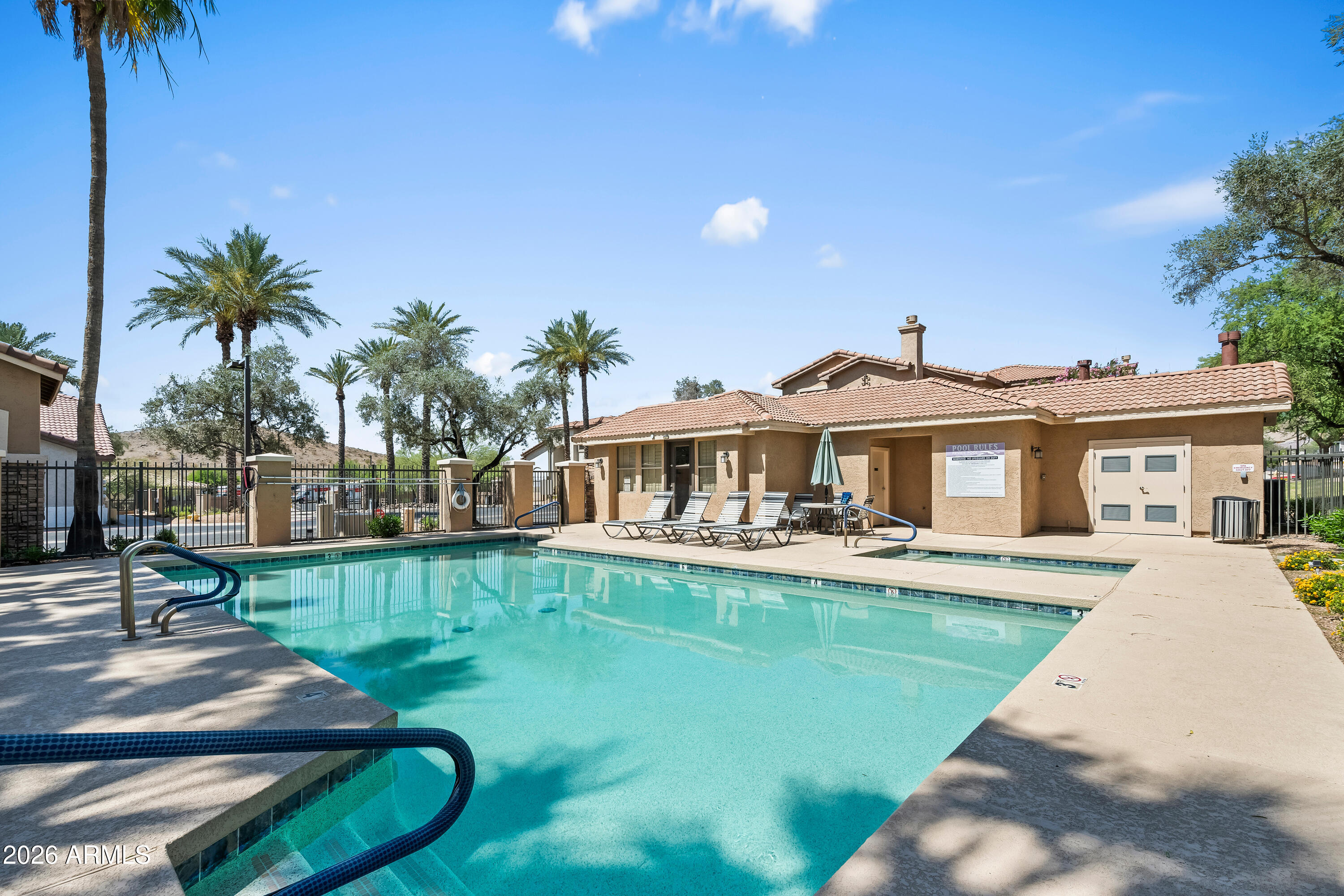 STONECLIFFE CONDOMINIUM - Residential