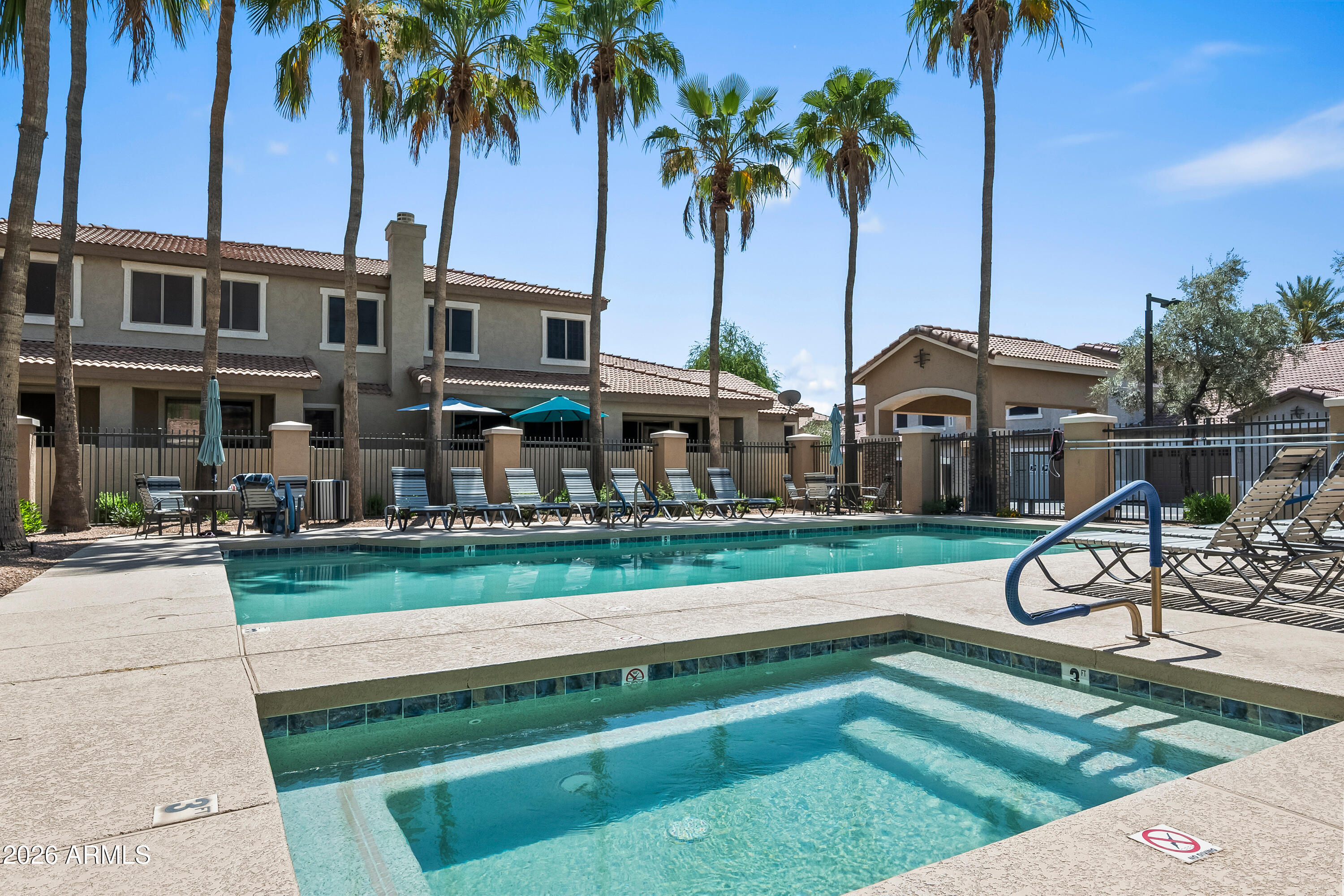 STONECLIFFE CONDOMINIUM - Residential