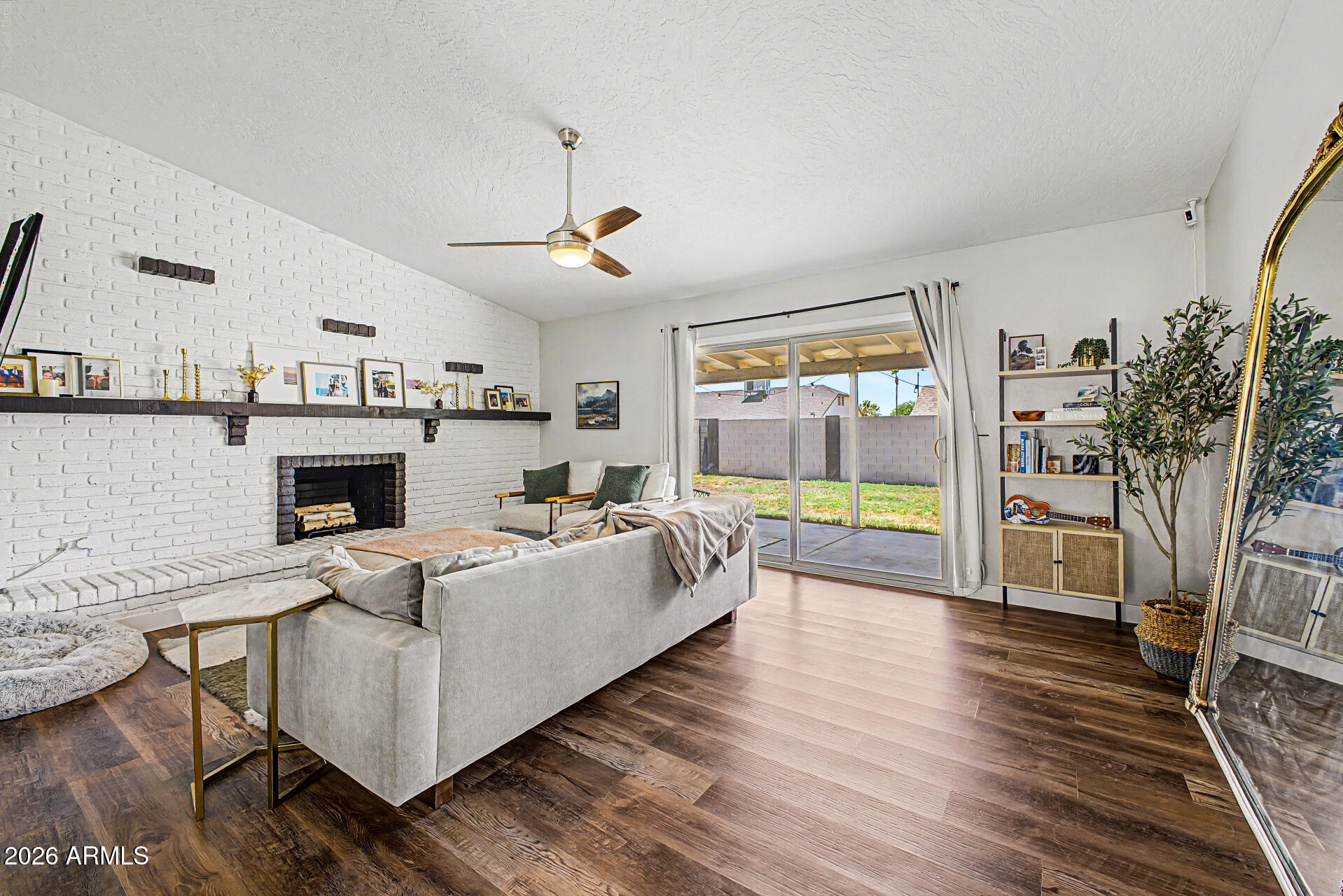 331 W TARO Lane