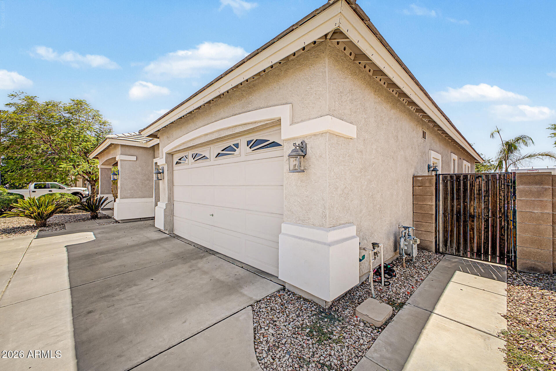 5722 N LAGUNA Drive