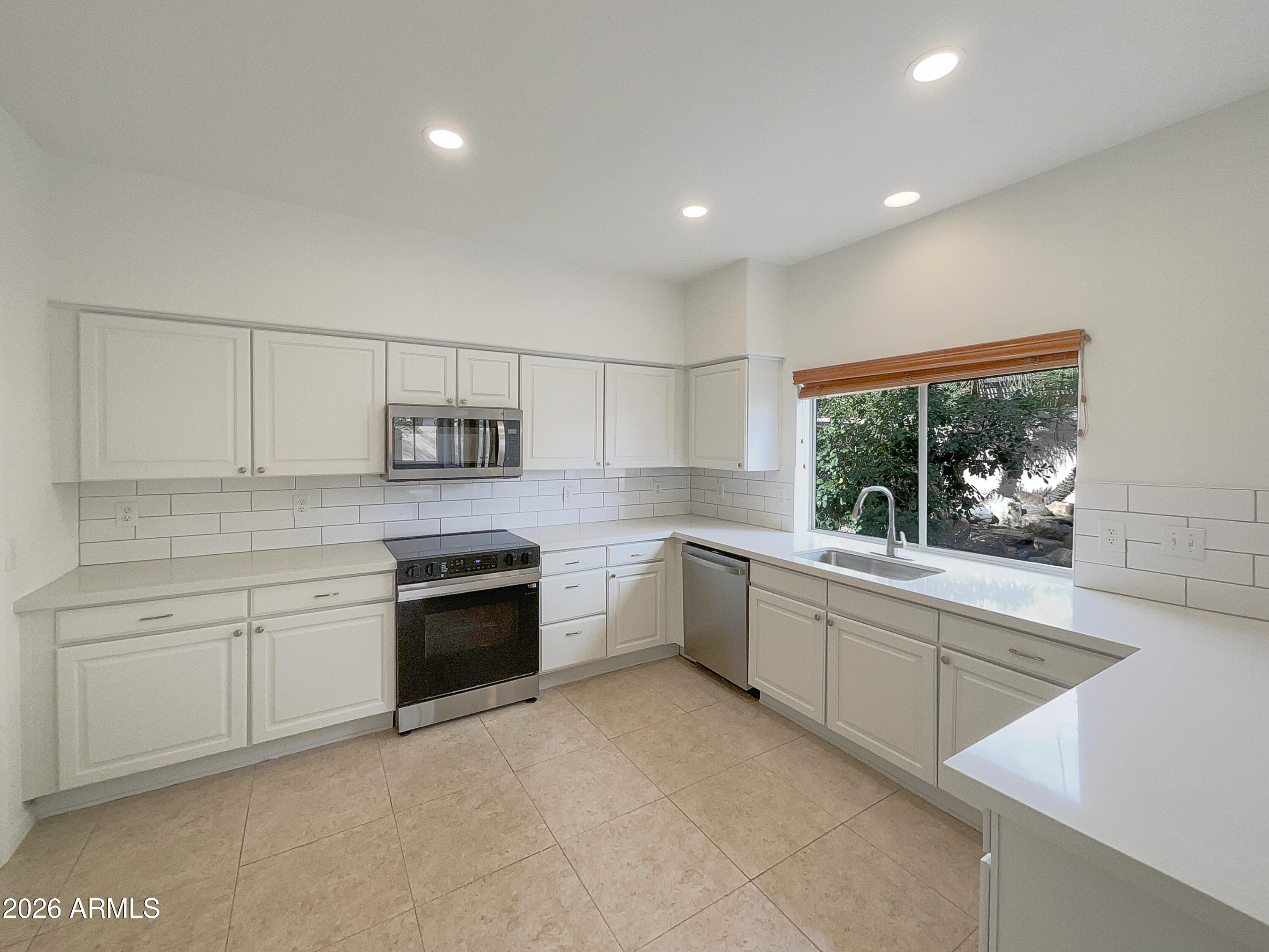 1616 E GLENHAVEN Drive