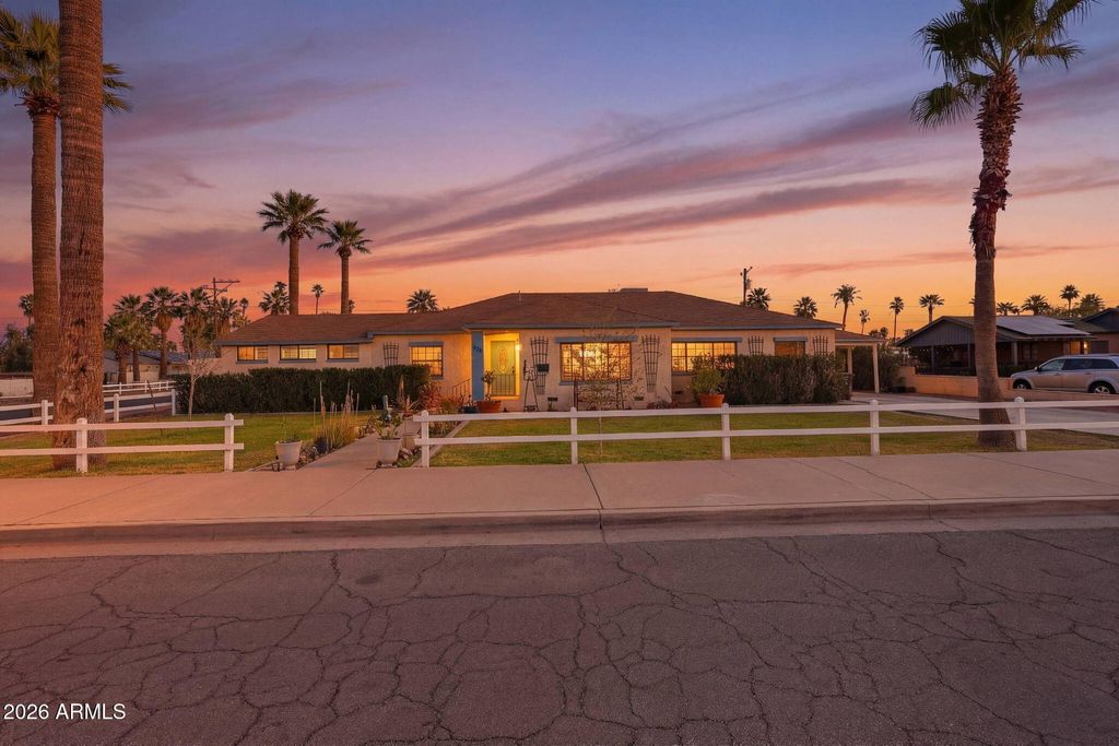 Photo of 928 N Brown Avenue, Casa Grande, AZ 85122 (MLS # 6996971)