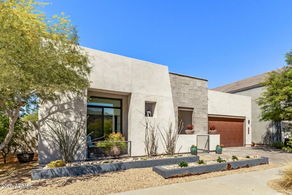 Photo of 9440 S 10th Way, Phoenix, AZ 85042 (MLS # 7002472)