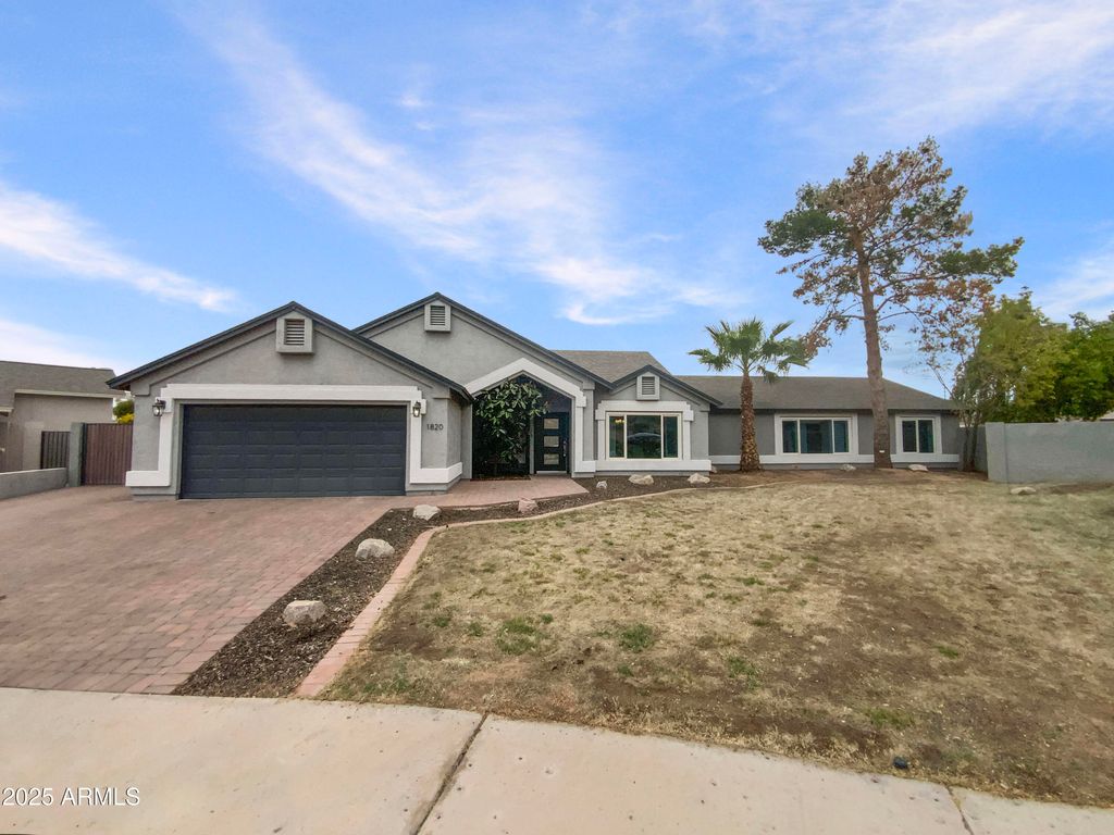 Photo of 1820 N Avoca Circle, Mesa, AZ 85207 (MLS # 6931988)