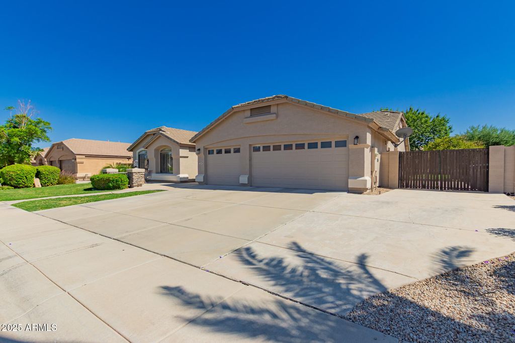 Photo of 3291 E Devonshire Avenue, Gilbert, AZ 85297 (MLS # 6920735)