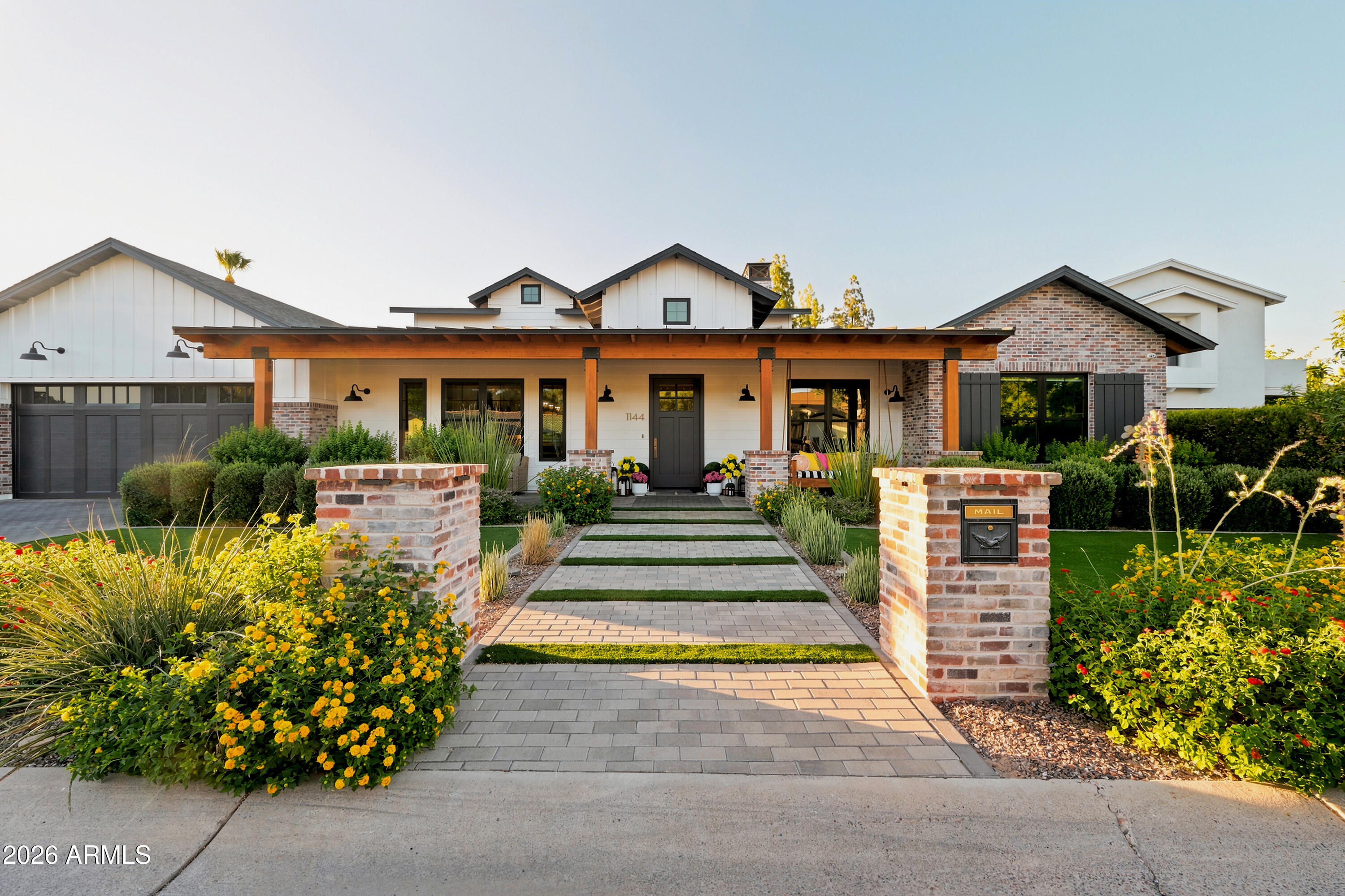 1144 W LAWRENCE Lane