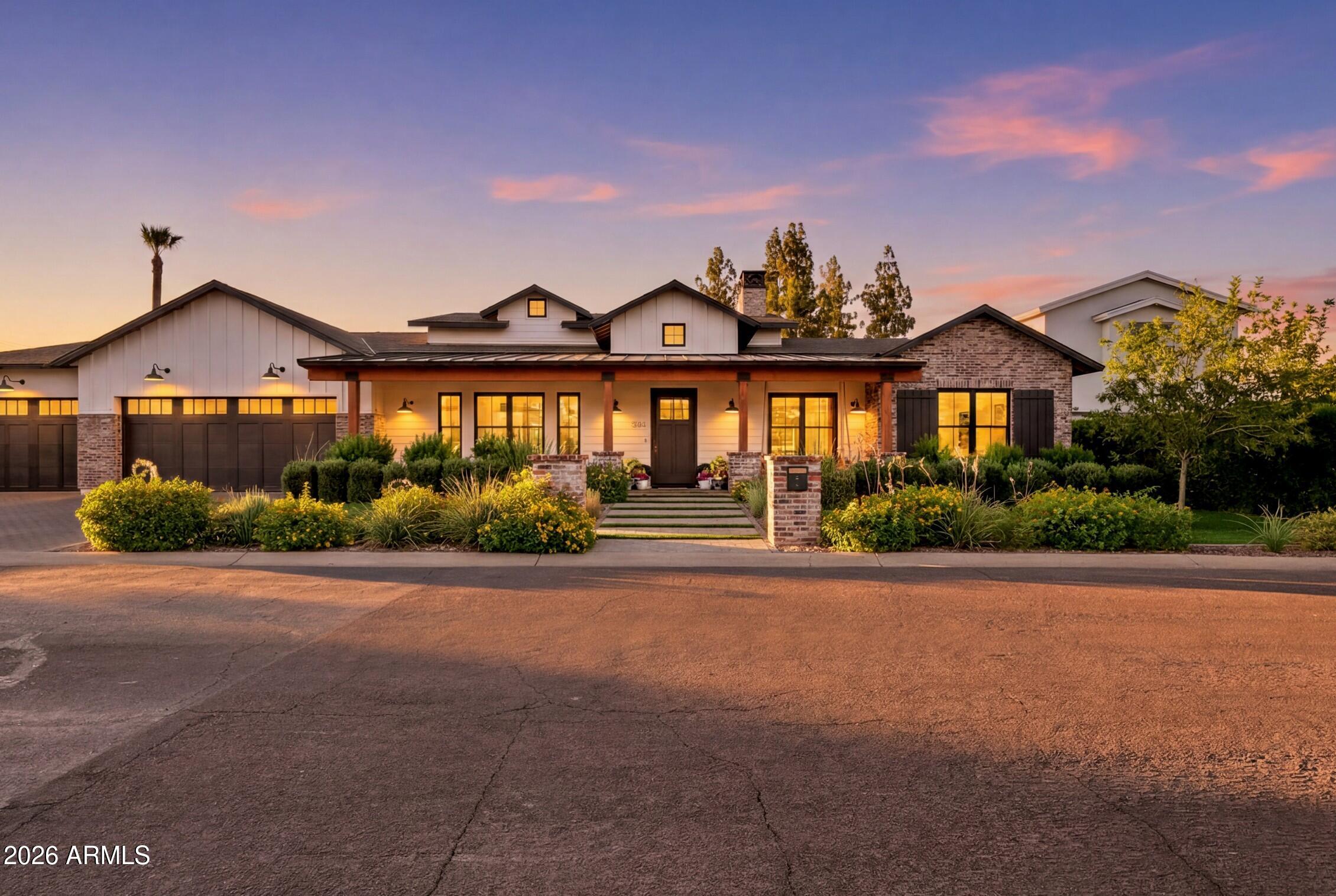 1144 W LAWRENCE Lane