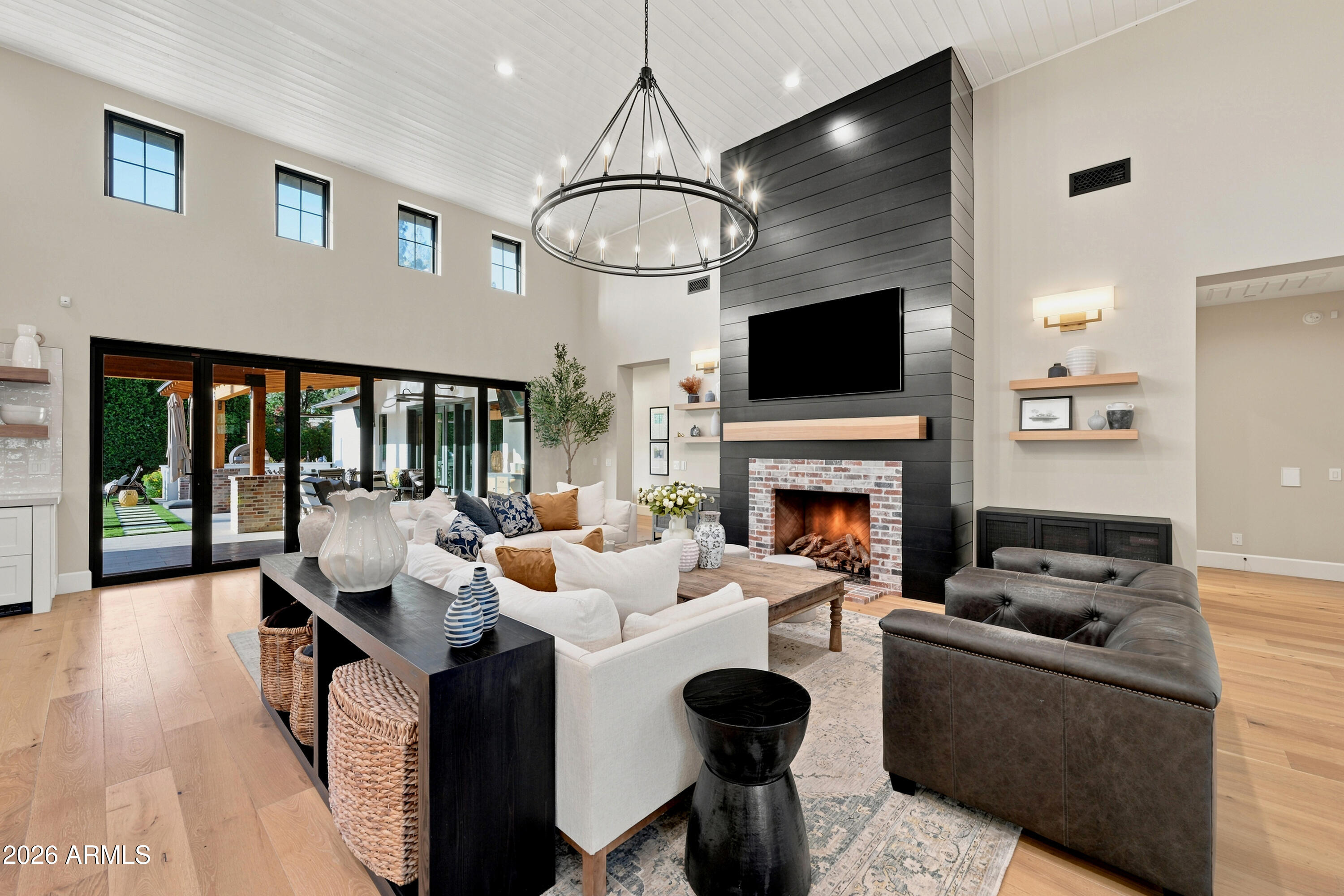 1144 W LAWRENCE Lane