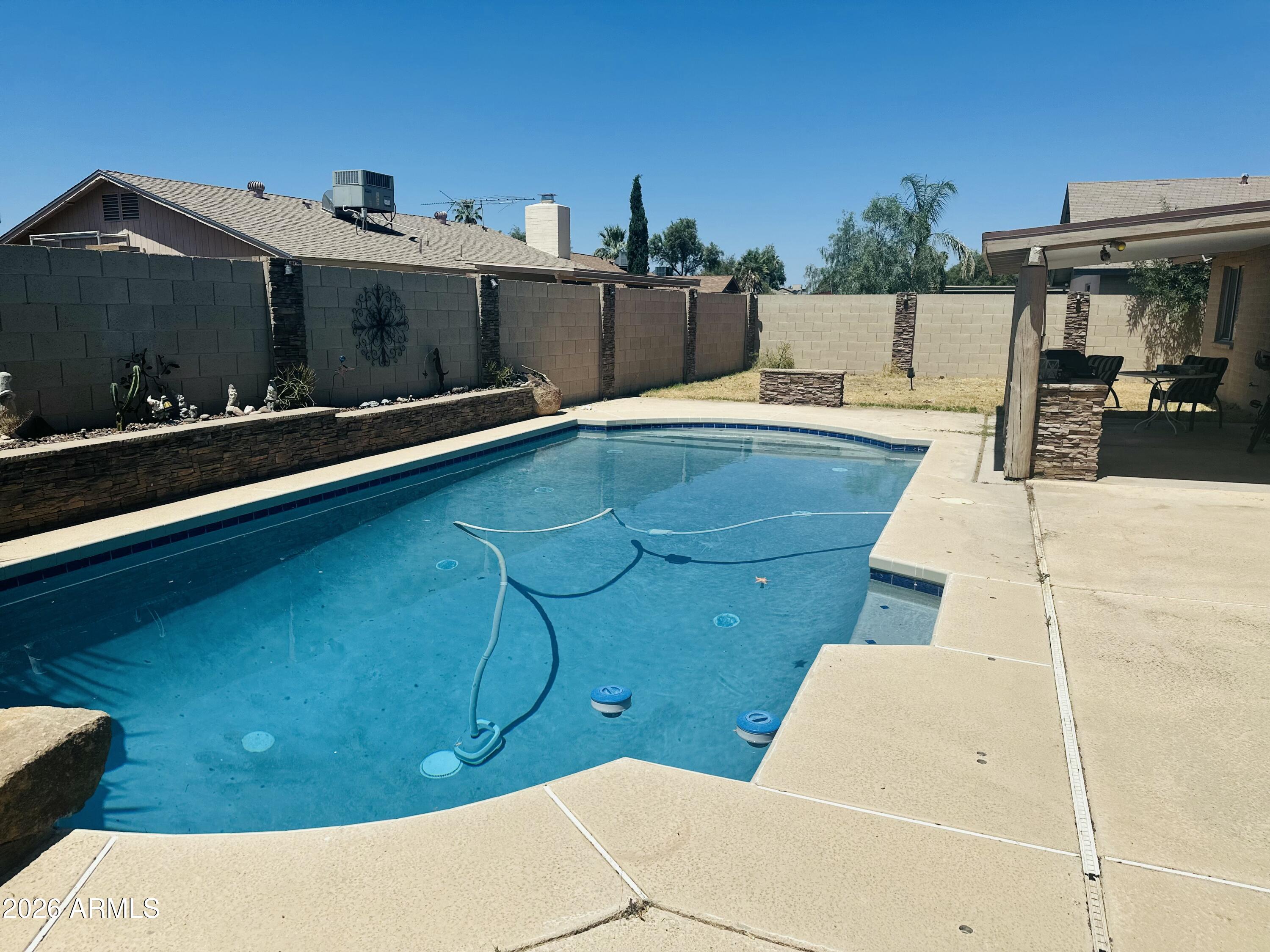4035 W DAHLIA Drive