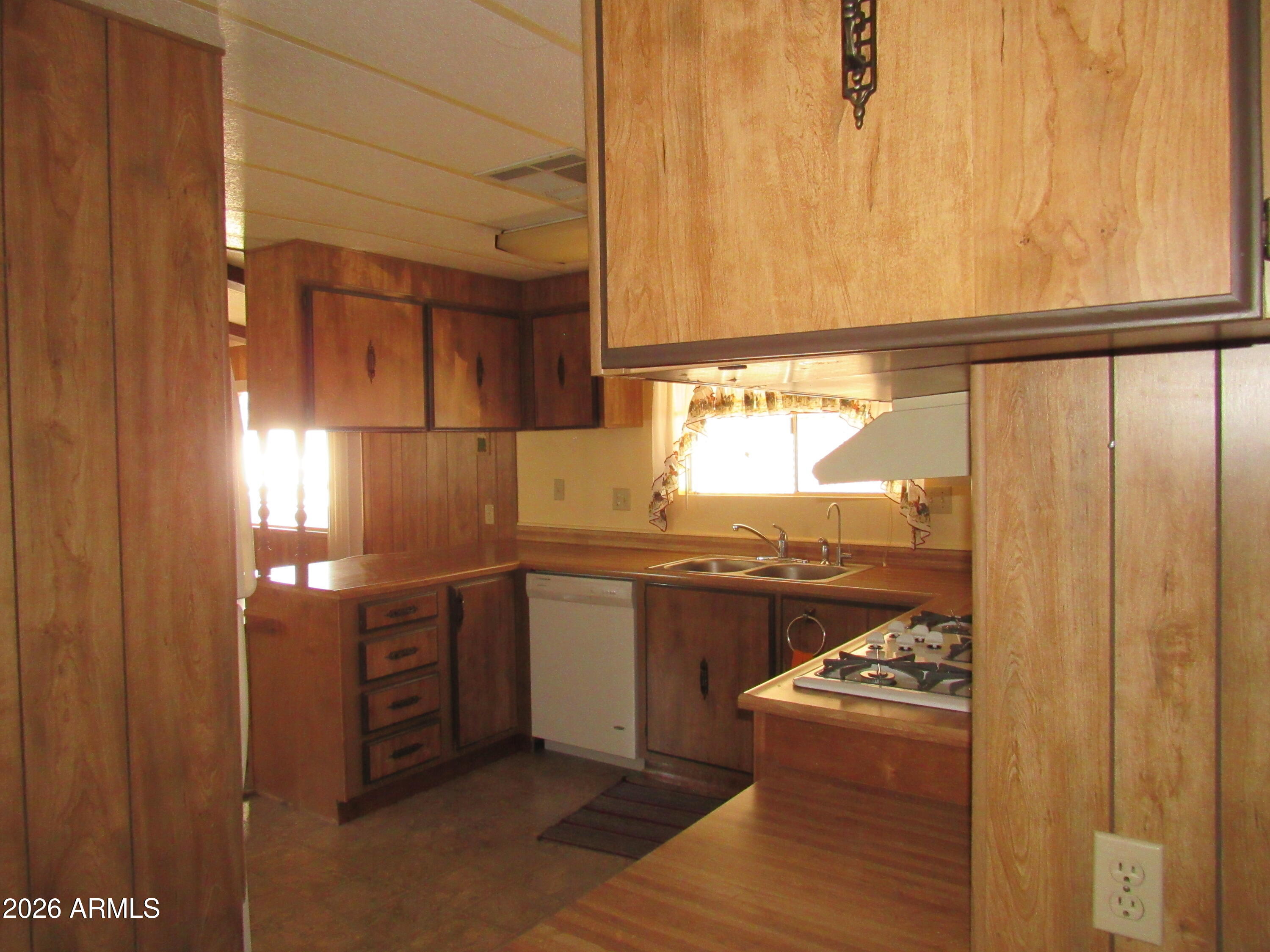 3411 S CAMINO SECO -- 99