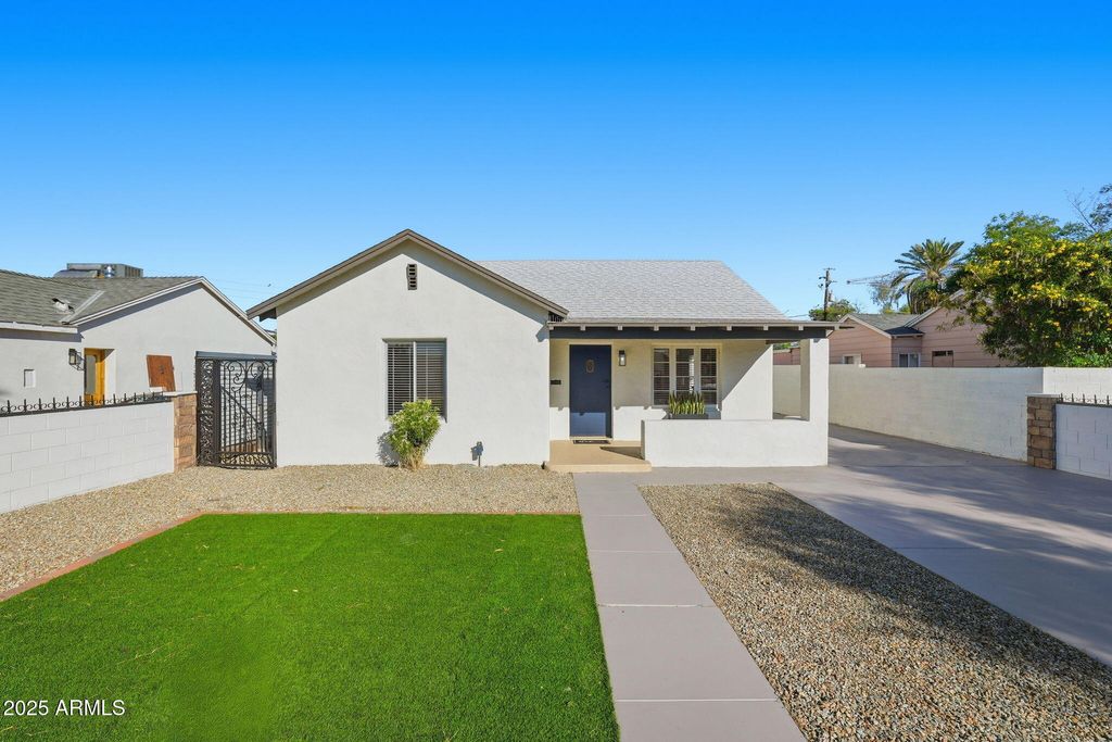 Photo of 1430 E Diamond Street, Phoenix, AZ 85006 (MLS # 6952289)