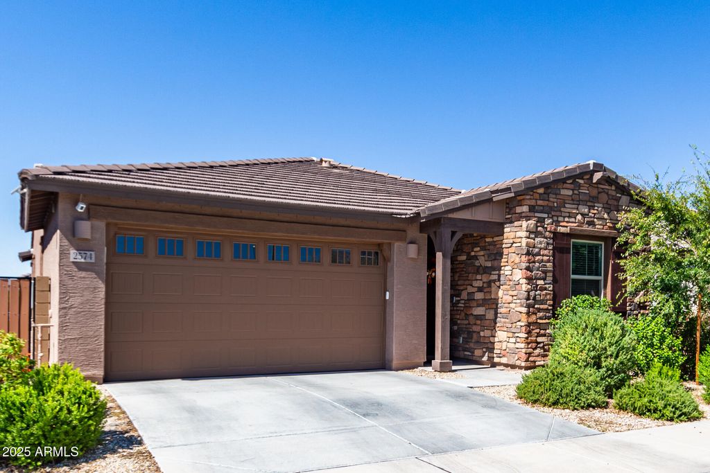Photo of 2574 S Barks Canyon Trail, Apache Junction, AZ 85119 (MLS # 6928461)