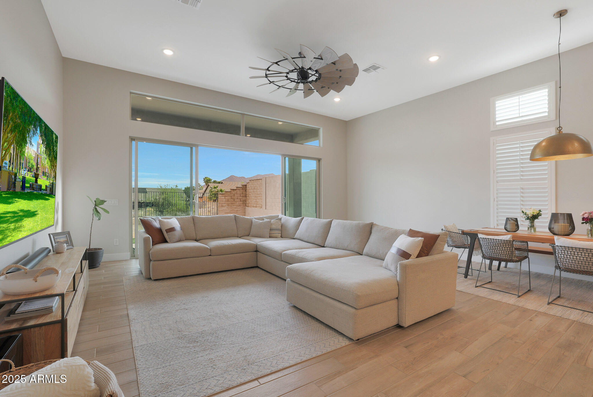 21143 W MINNEZONA Avenue