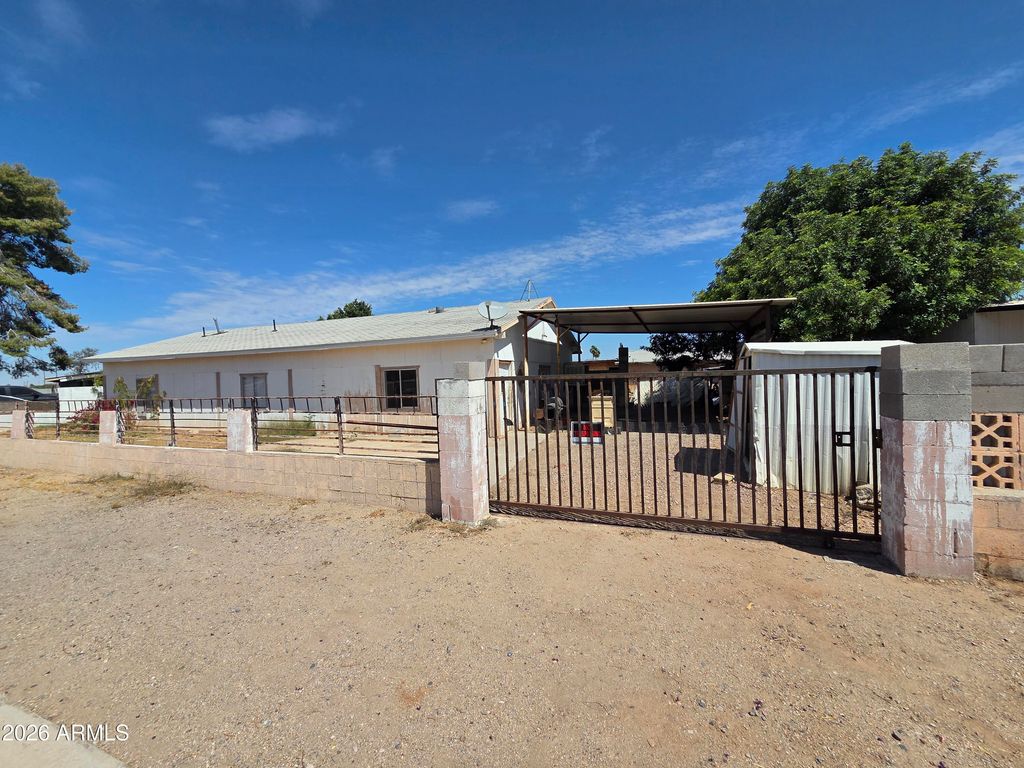 Photo of 6934 W Greenway Road, Peoria, AZ 85381 (MLS # 7026069)