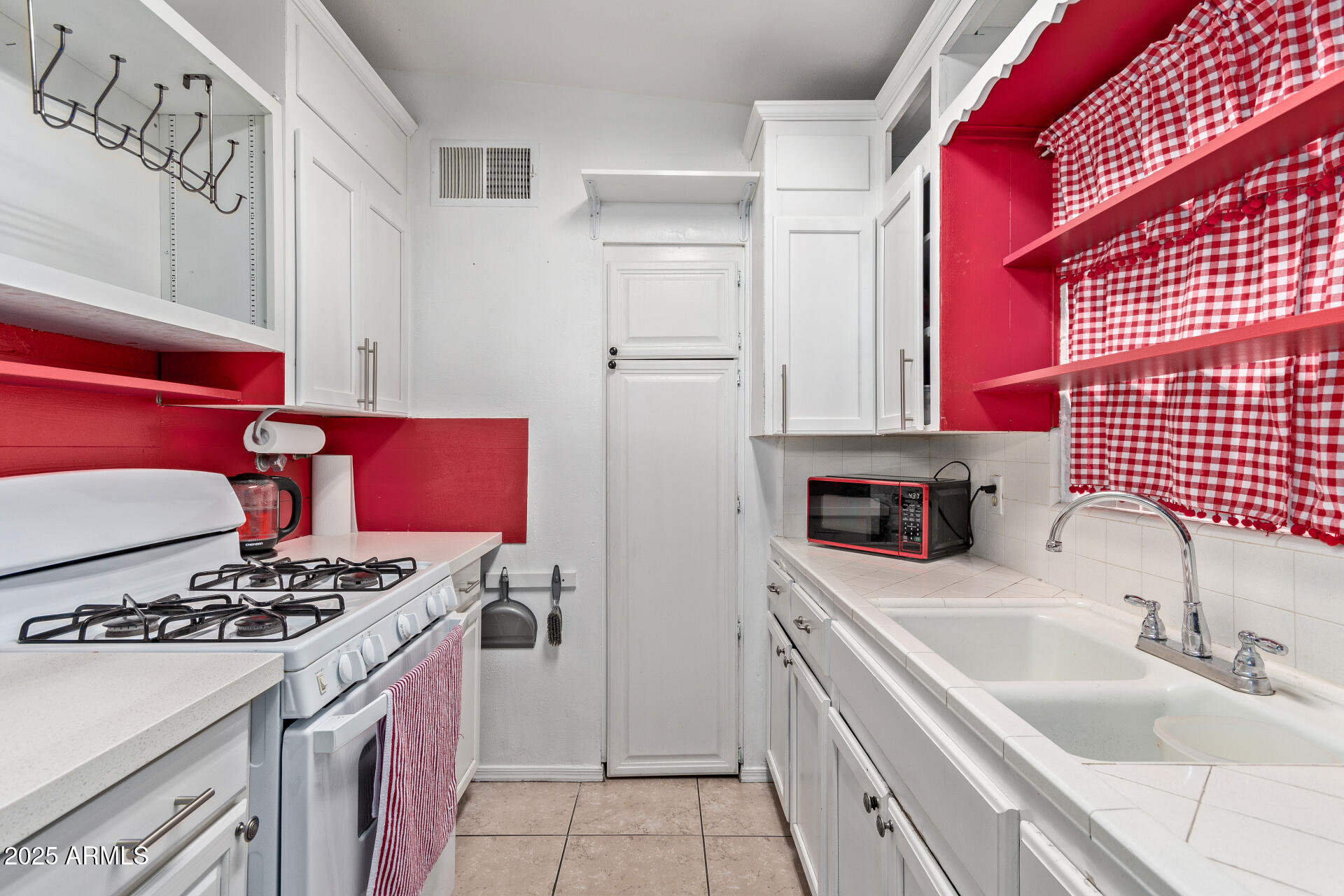 633 W 1ST Street