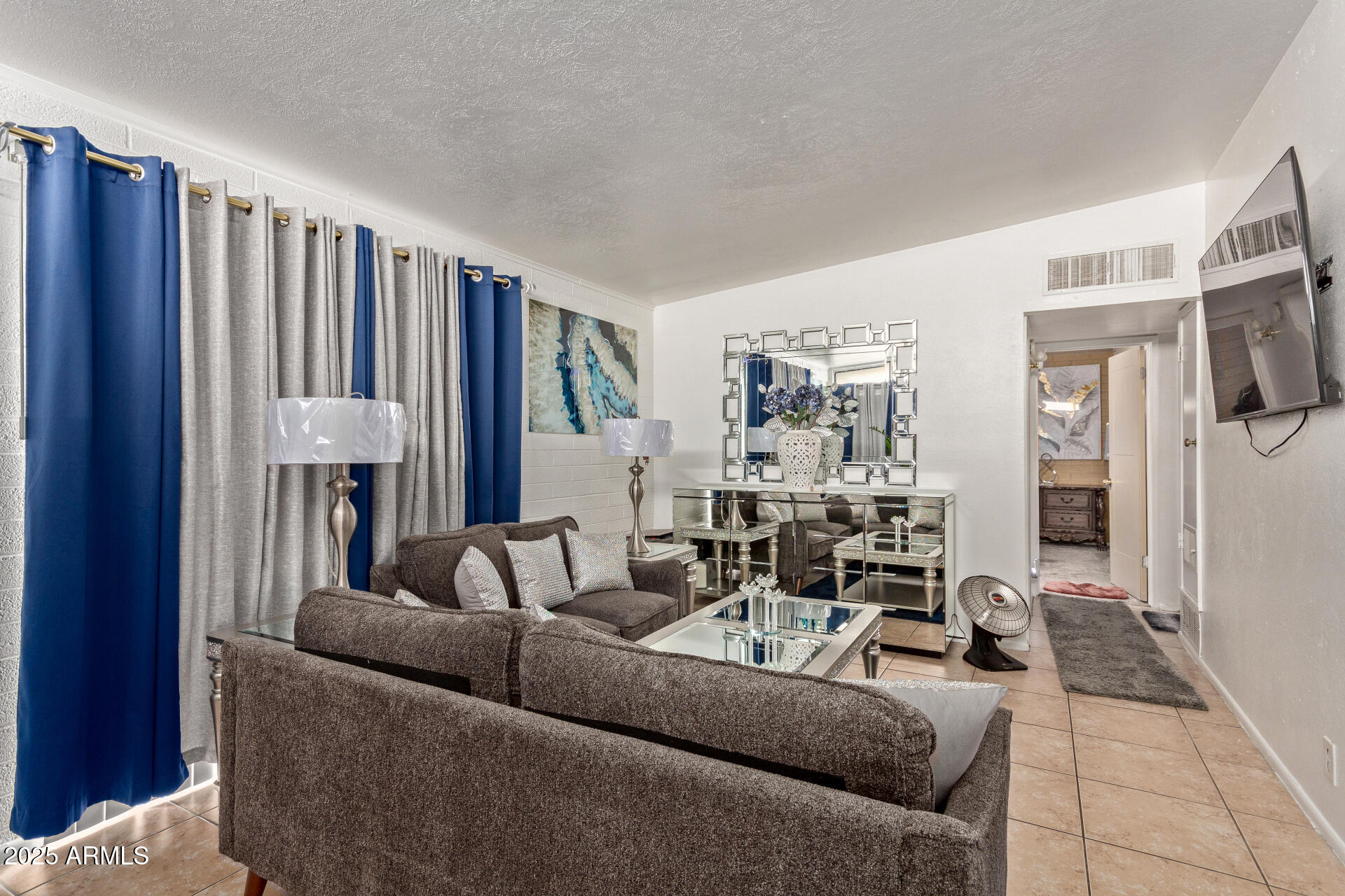 633 W 1ST Street