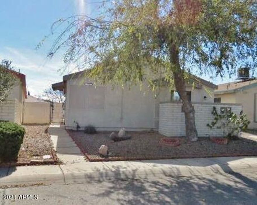 This well-maintained 3BR/2BA/1CG, 1137 sq. ft. home is centrally located in Sierra Vista, AZ minutes from Ft. Huachuca, Canyon Vista Medical Center, shopping & schools. The home has been thoughtfully upgraded with ceramic tile, s/s appliances and central A/C. Located within steps of the community swimming pool and spa. Call today.