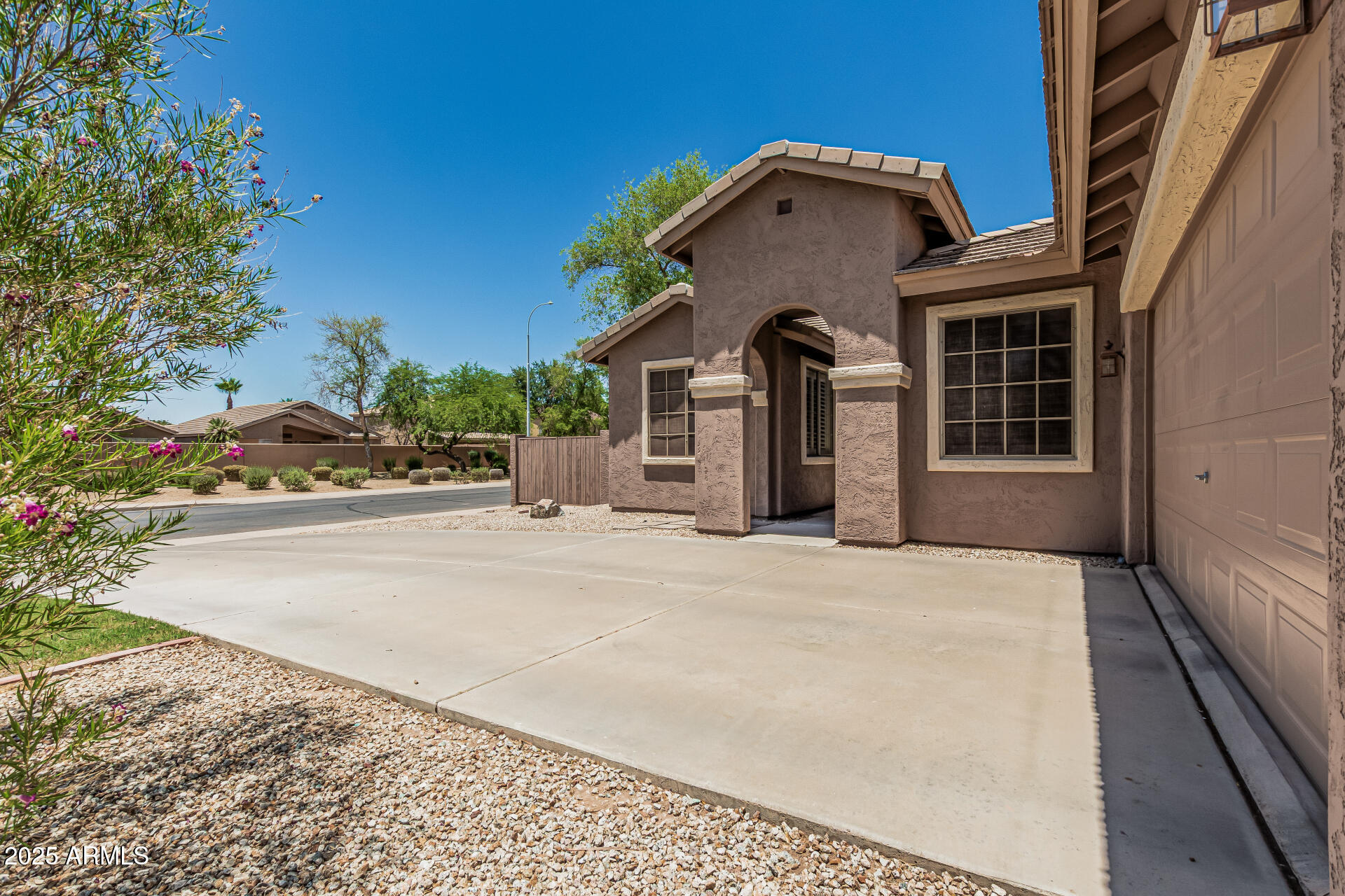 162 W RAVEN Drive