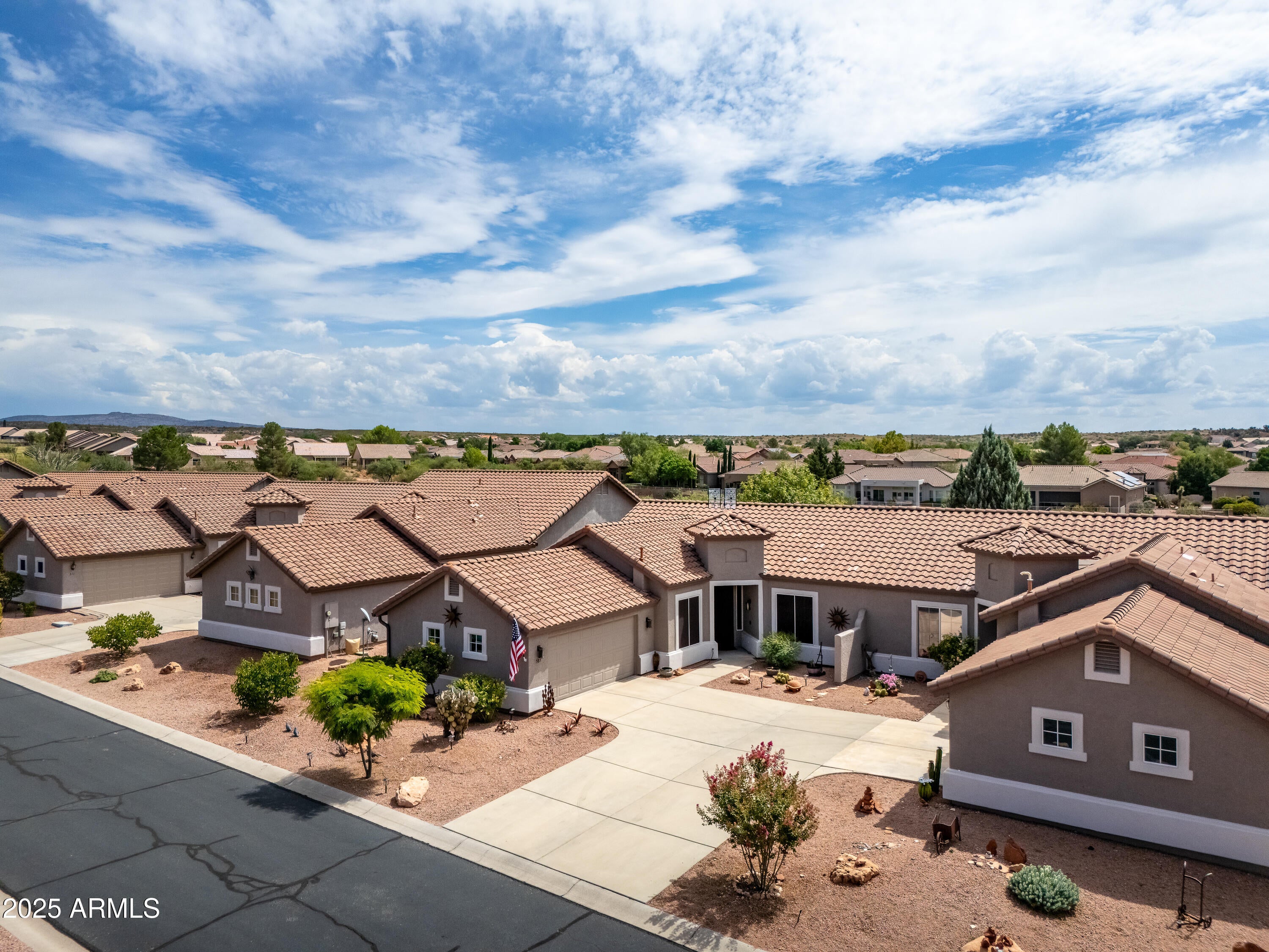 587 S VALLE ESCONDIDO --