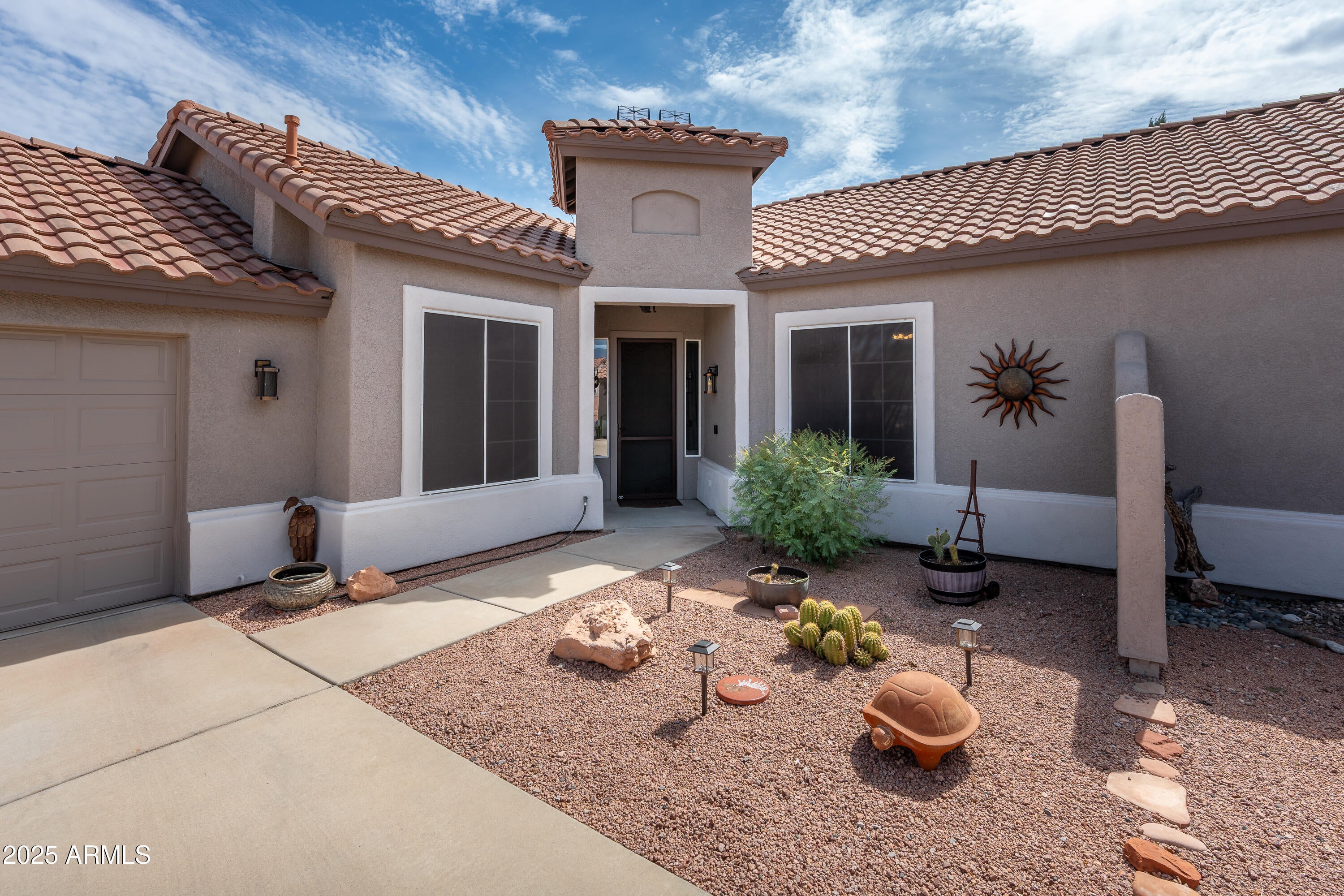 587 S VALLE ESCONDIDO --