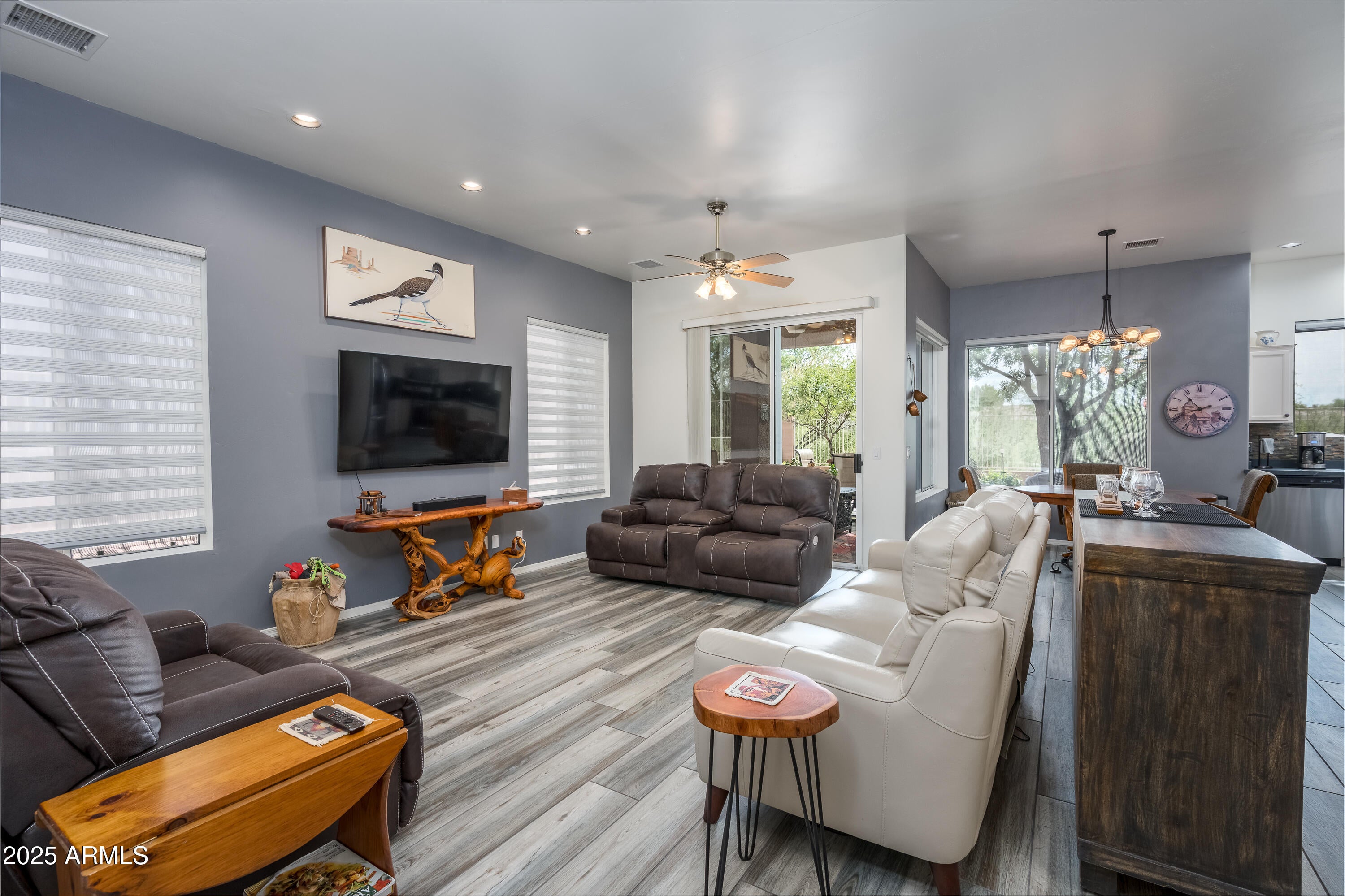 587 S VALLE ESCONDIDO --