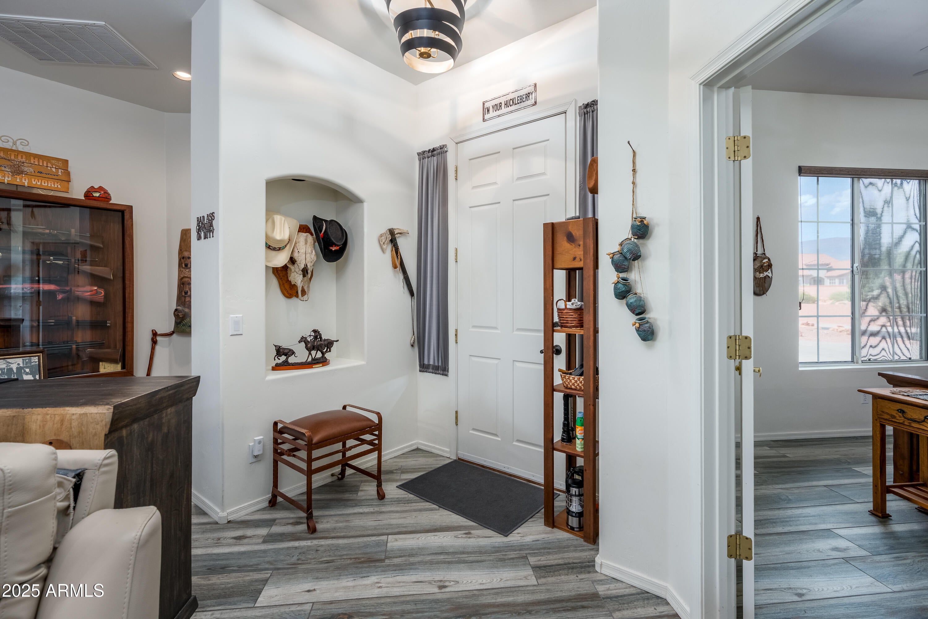 587 S VALLE ESCONDIDO --