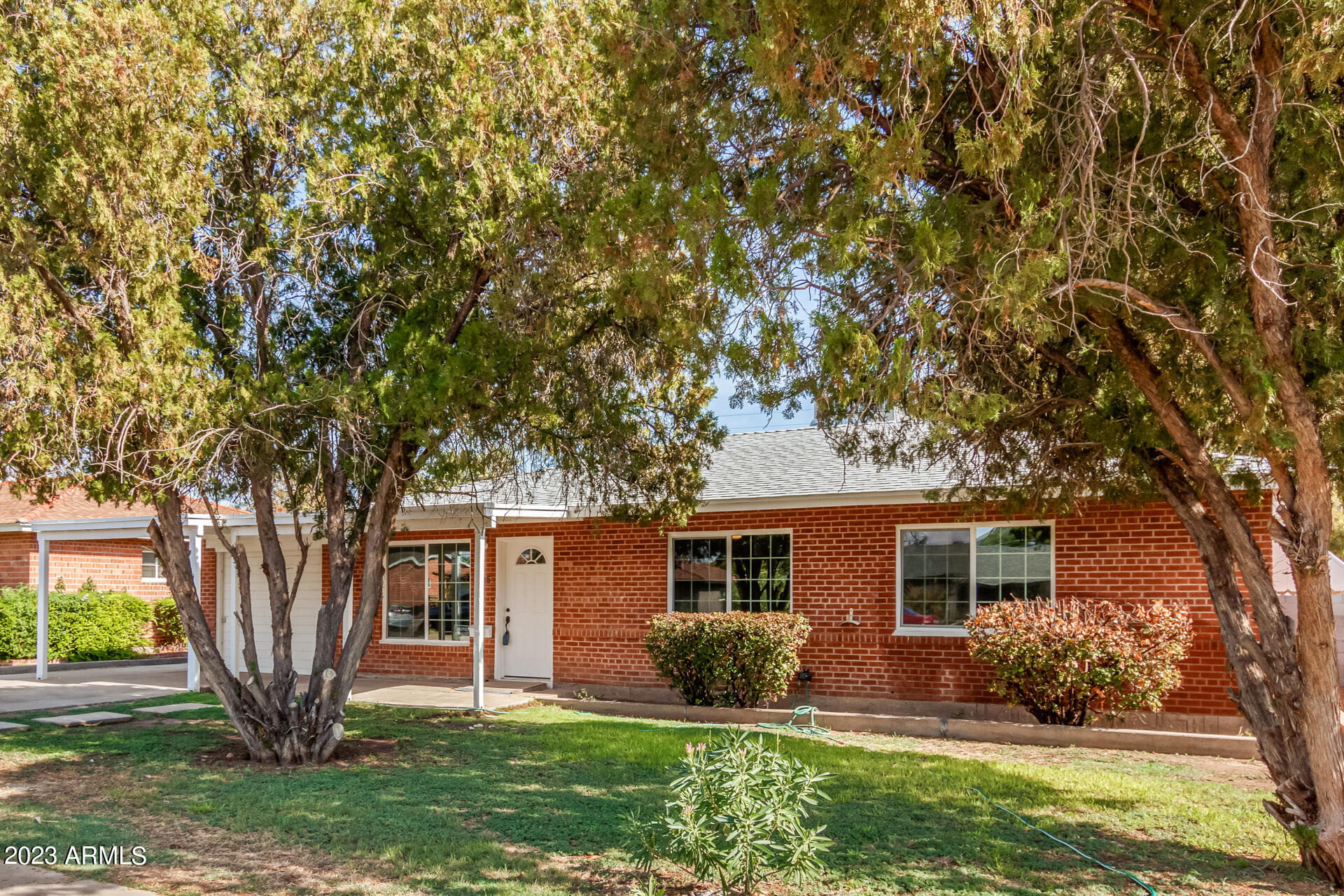 Photo 6 of 29 of 2535 E TURNEY Avenue house