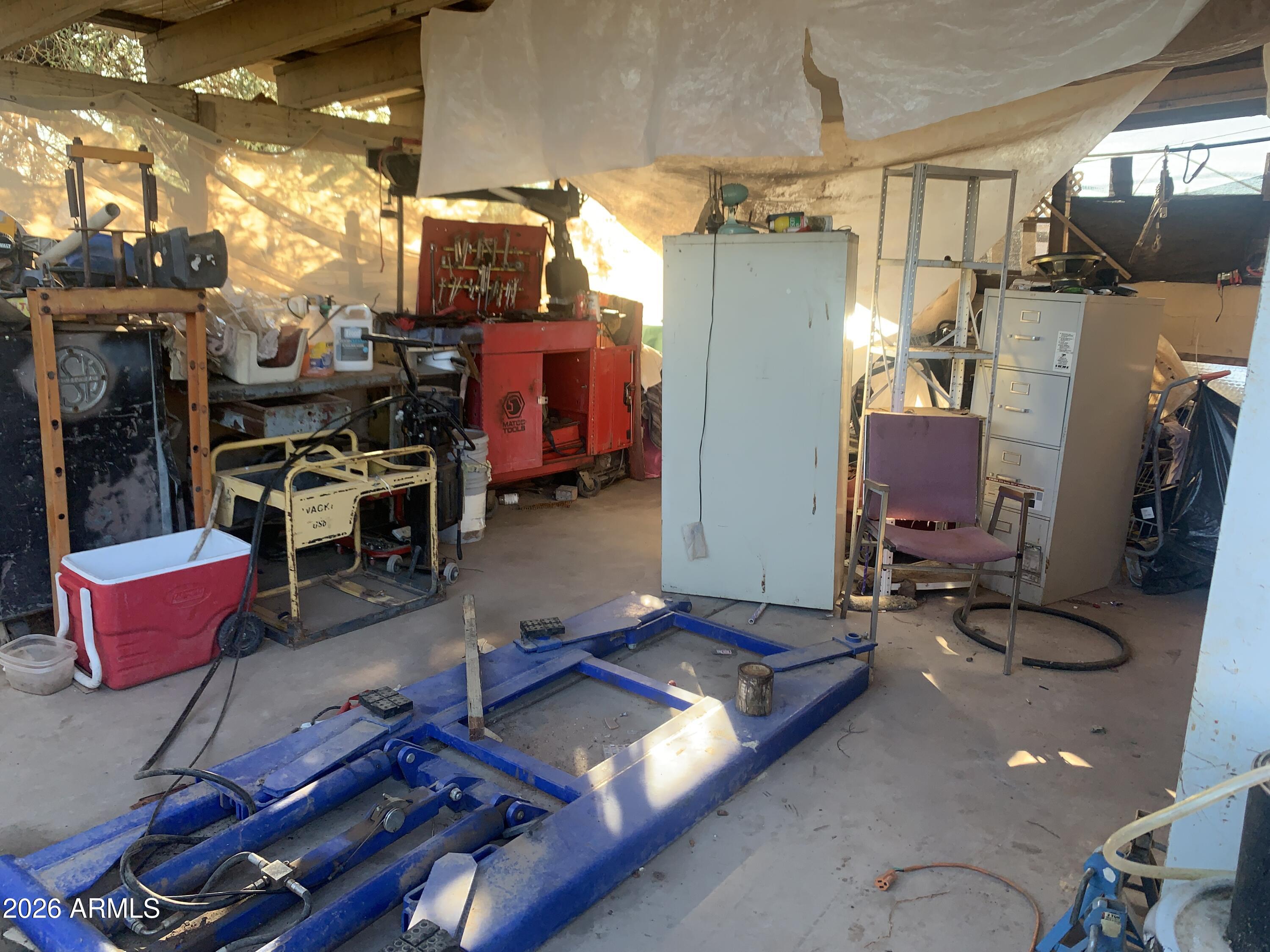 APACHE JUNCTION ACRES - Residential