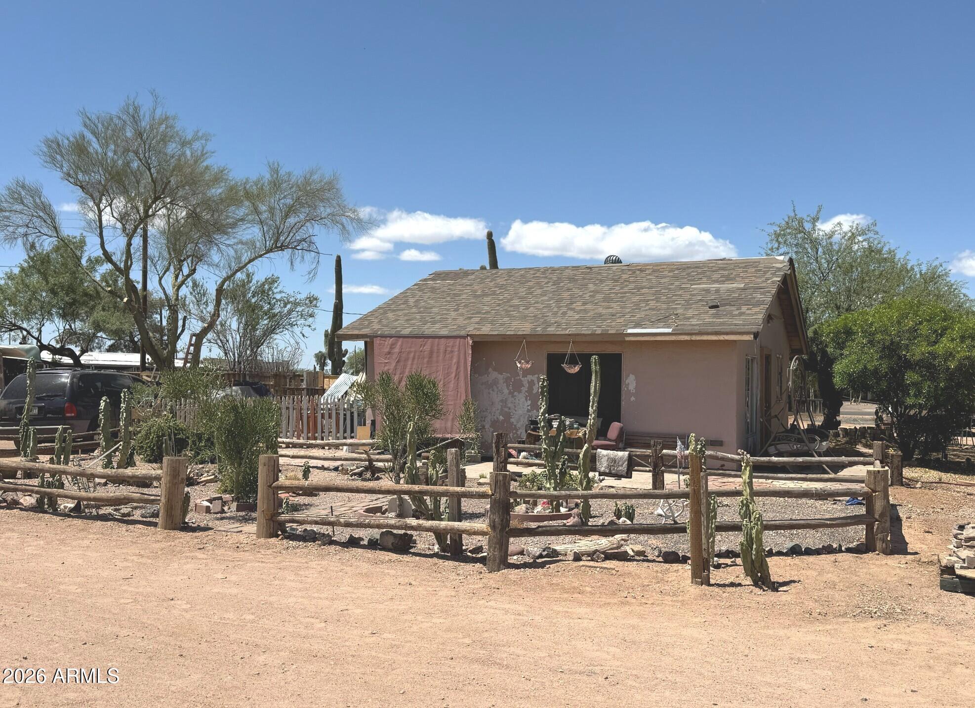 APACHE JUNCTION ACRES - Residential
