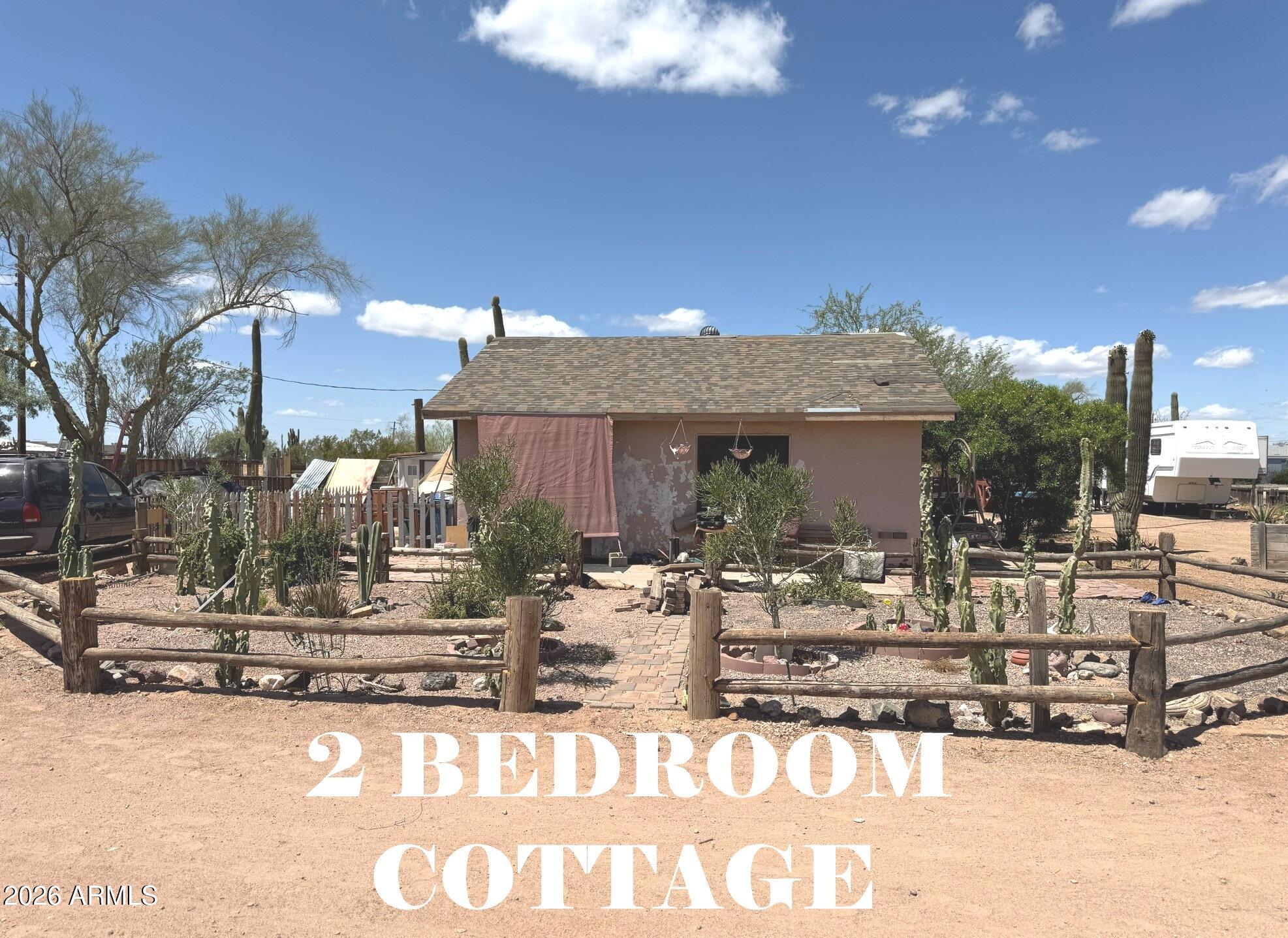 APACHE JUNCTION ACRES - Residential