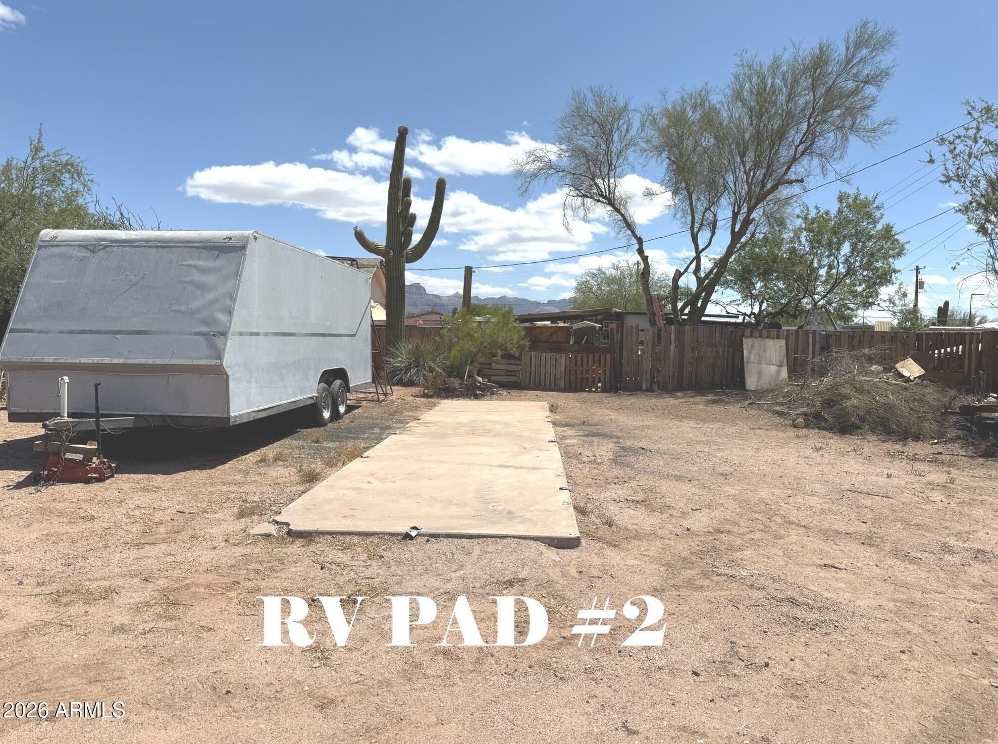 APACHE JUNCTION ACRES - Residential