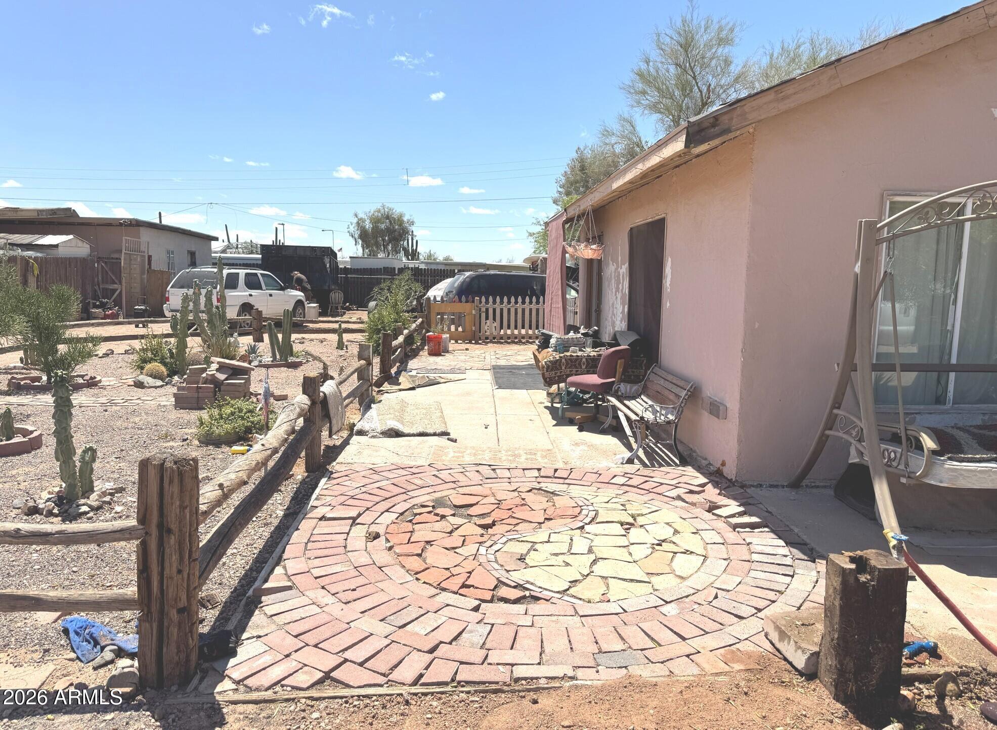 APACHE JUNCTION ACRES - Residential