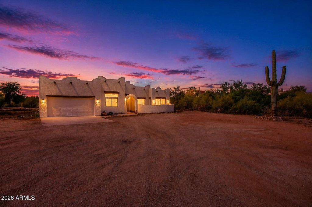 Photo of 310 N Mountain View Road, Apache Junction, AZ 85119 (MLS # 7015672)