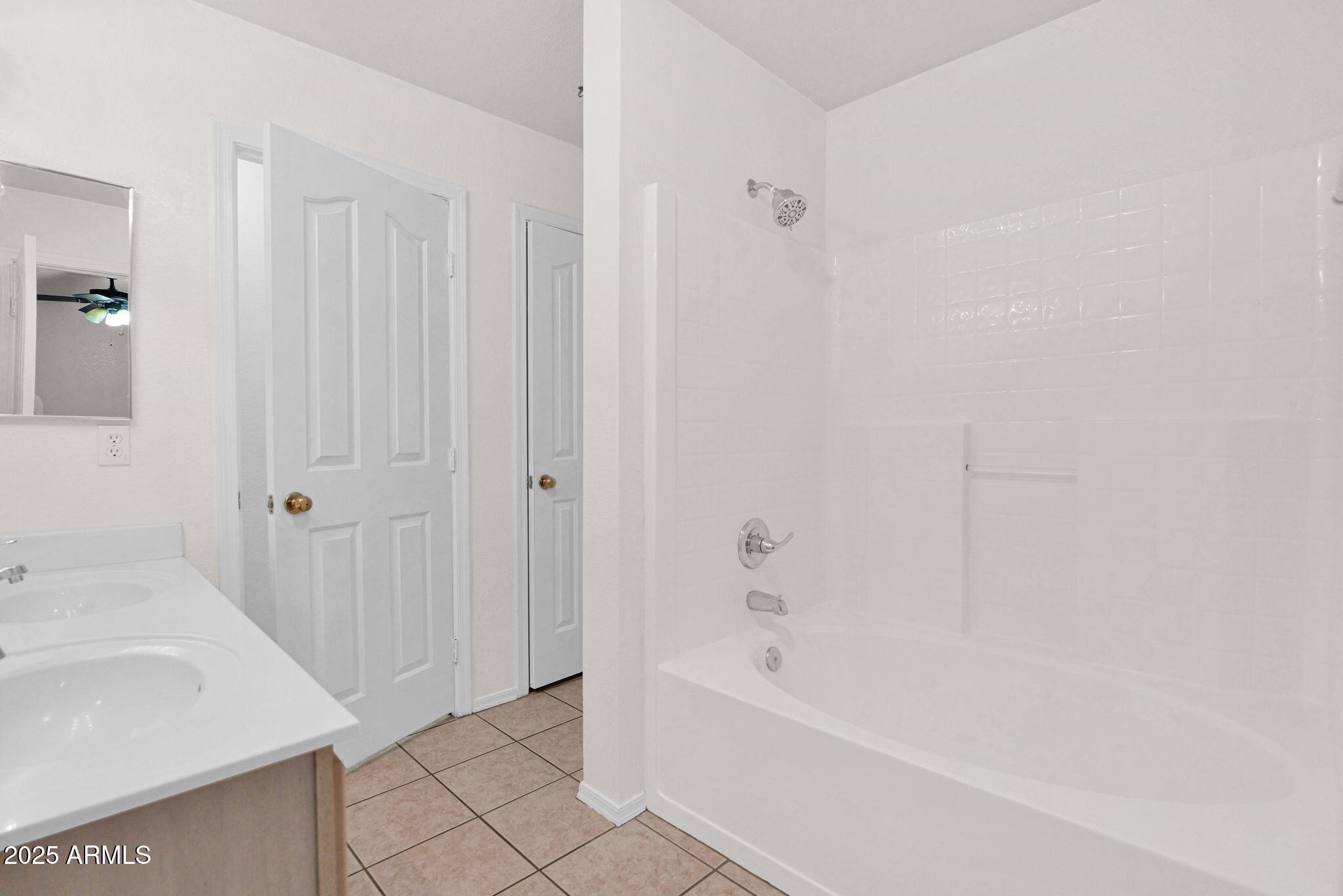 8842 E PORTOBELLO Avenue