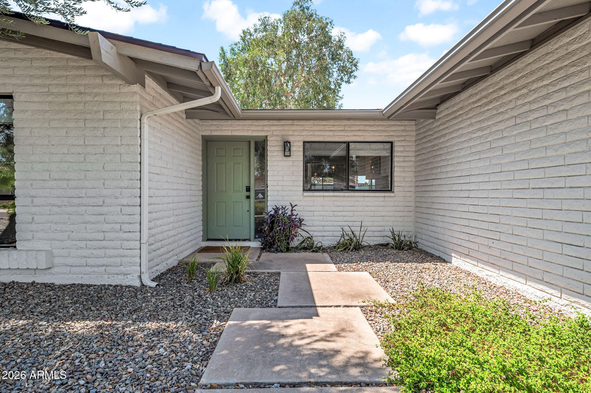 5219 E WINCHCOMB Drive
