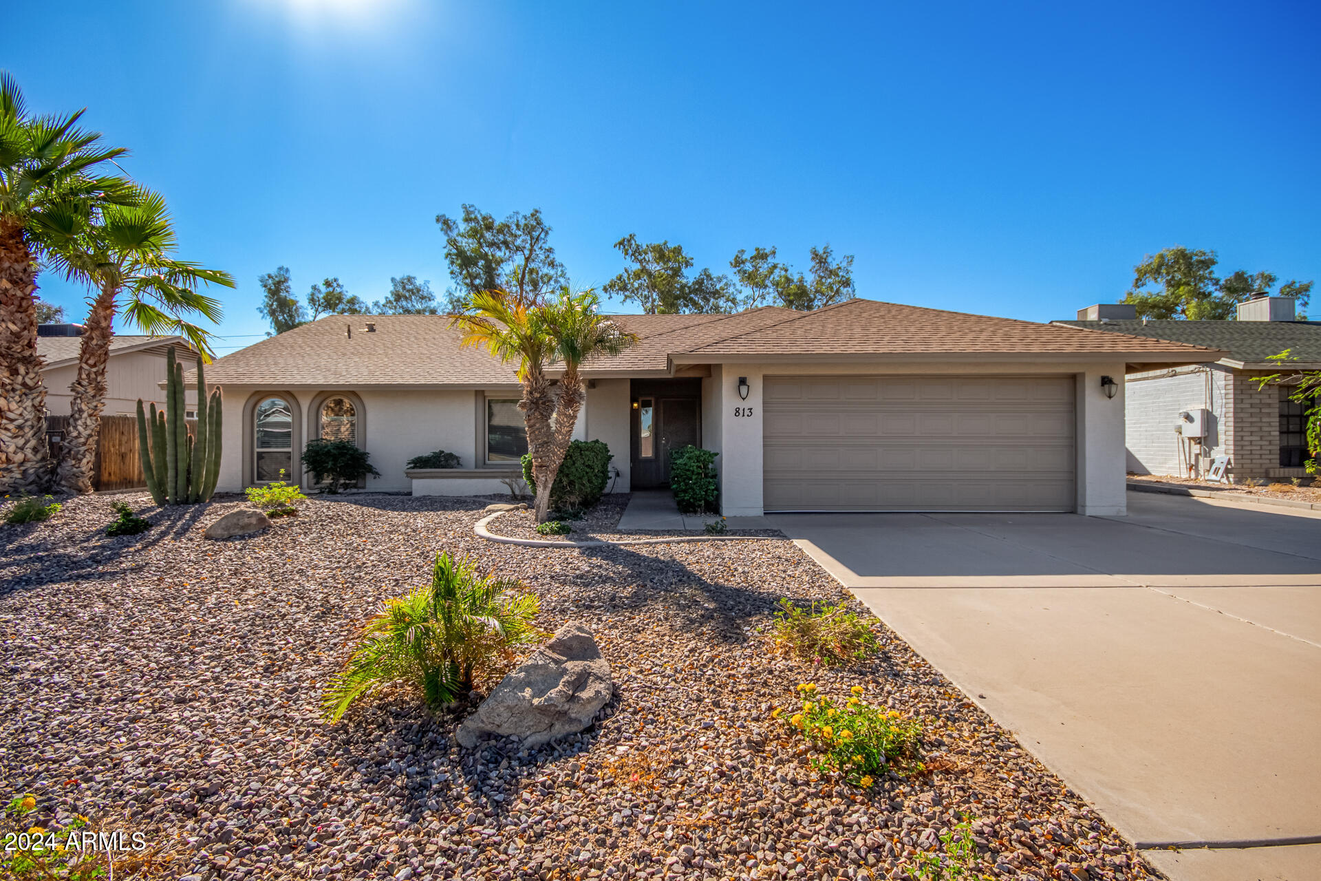813 W DIAMOND Drive