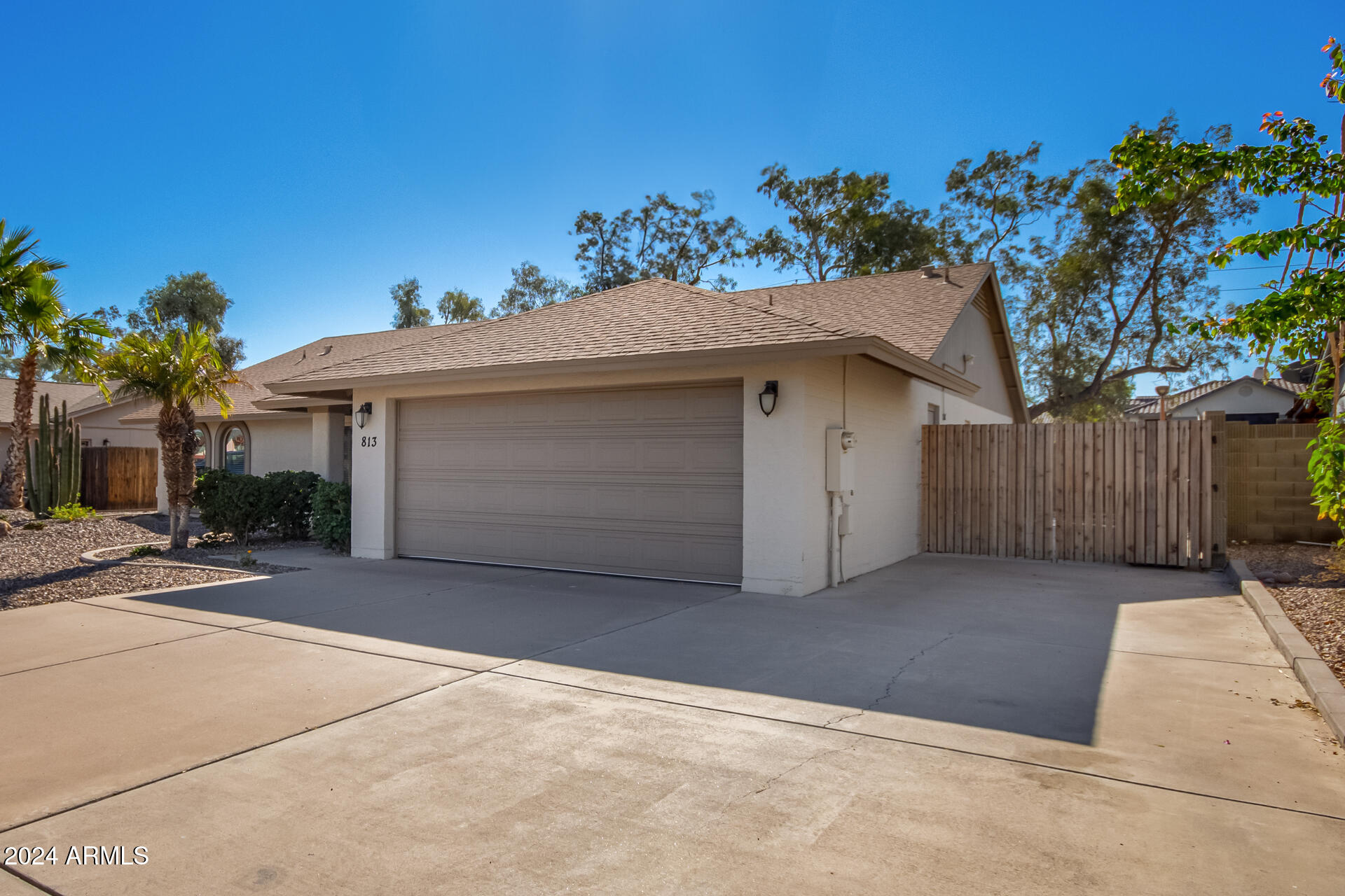 813 W DIAMOND Drive