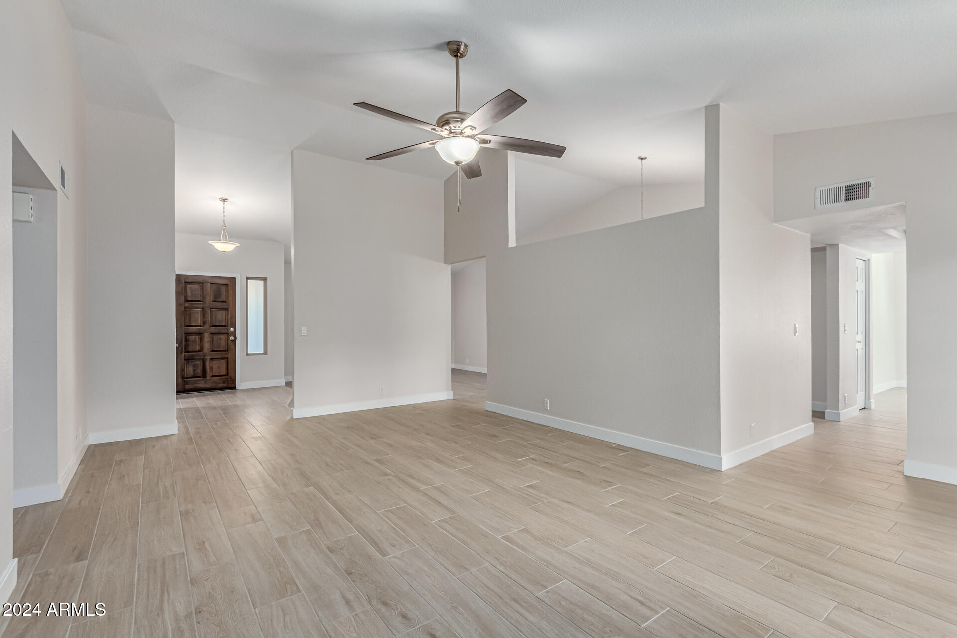 813 W DIAMOND Drive