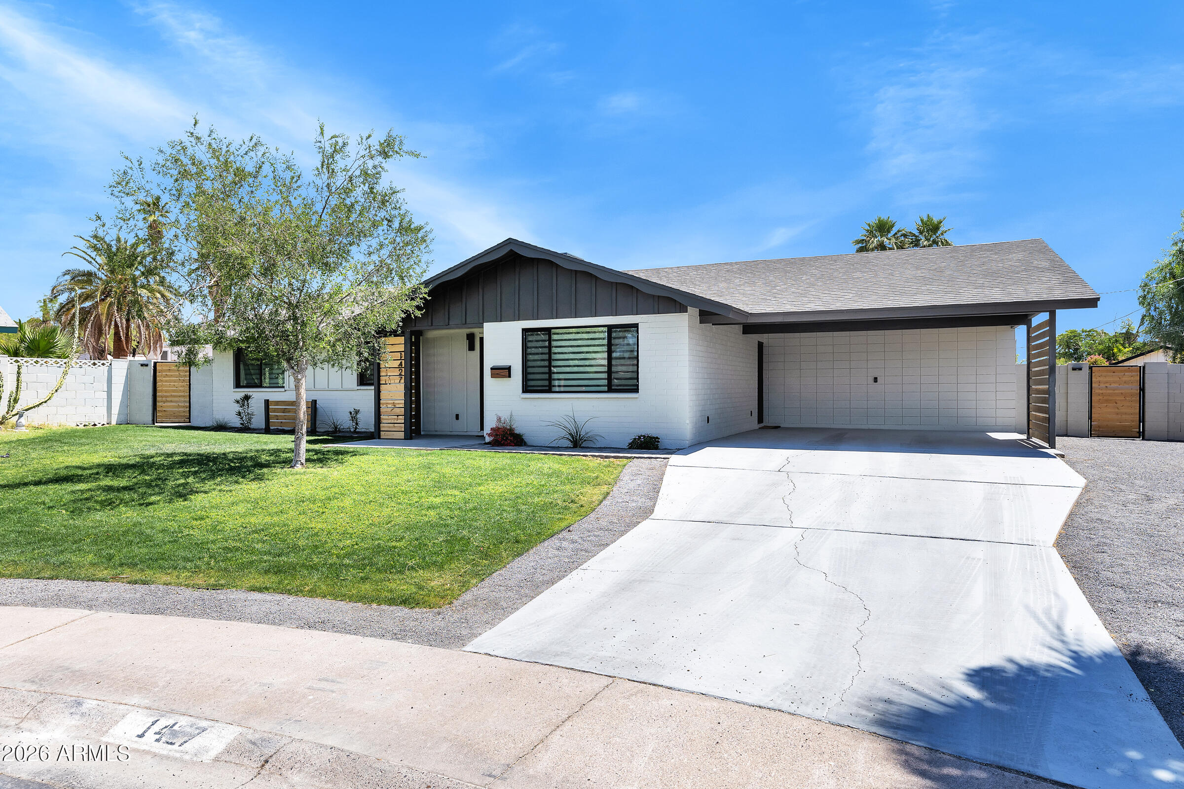 1427 N MCALLISTER Avenue