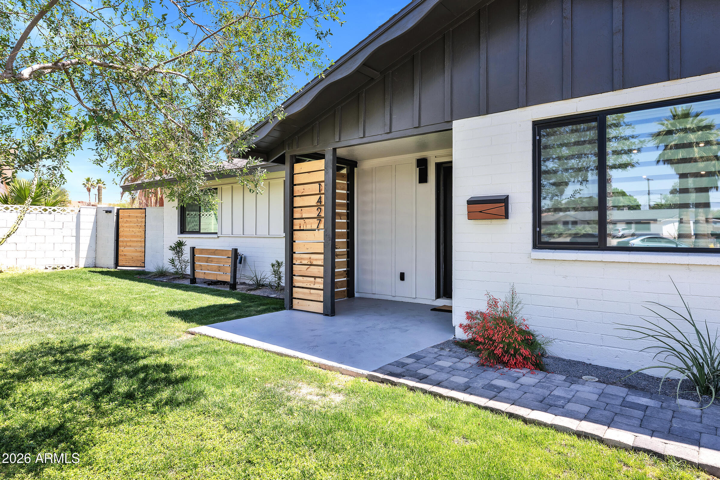 1427 N MCALLISTER Avenue