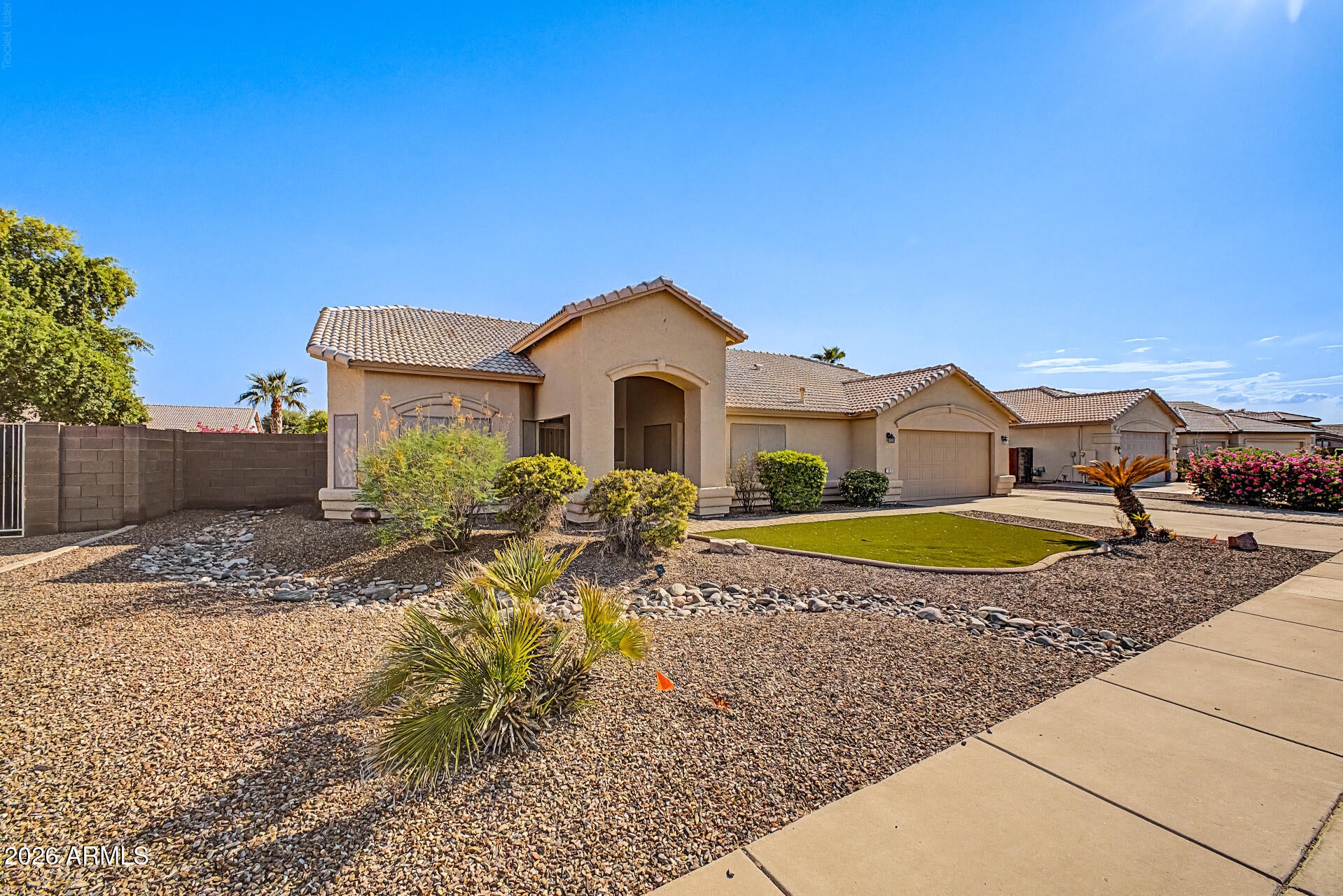 141 E PEBBLE Trail
