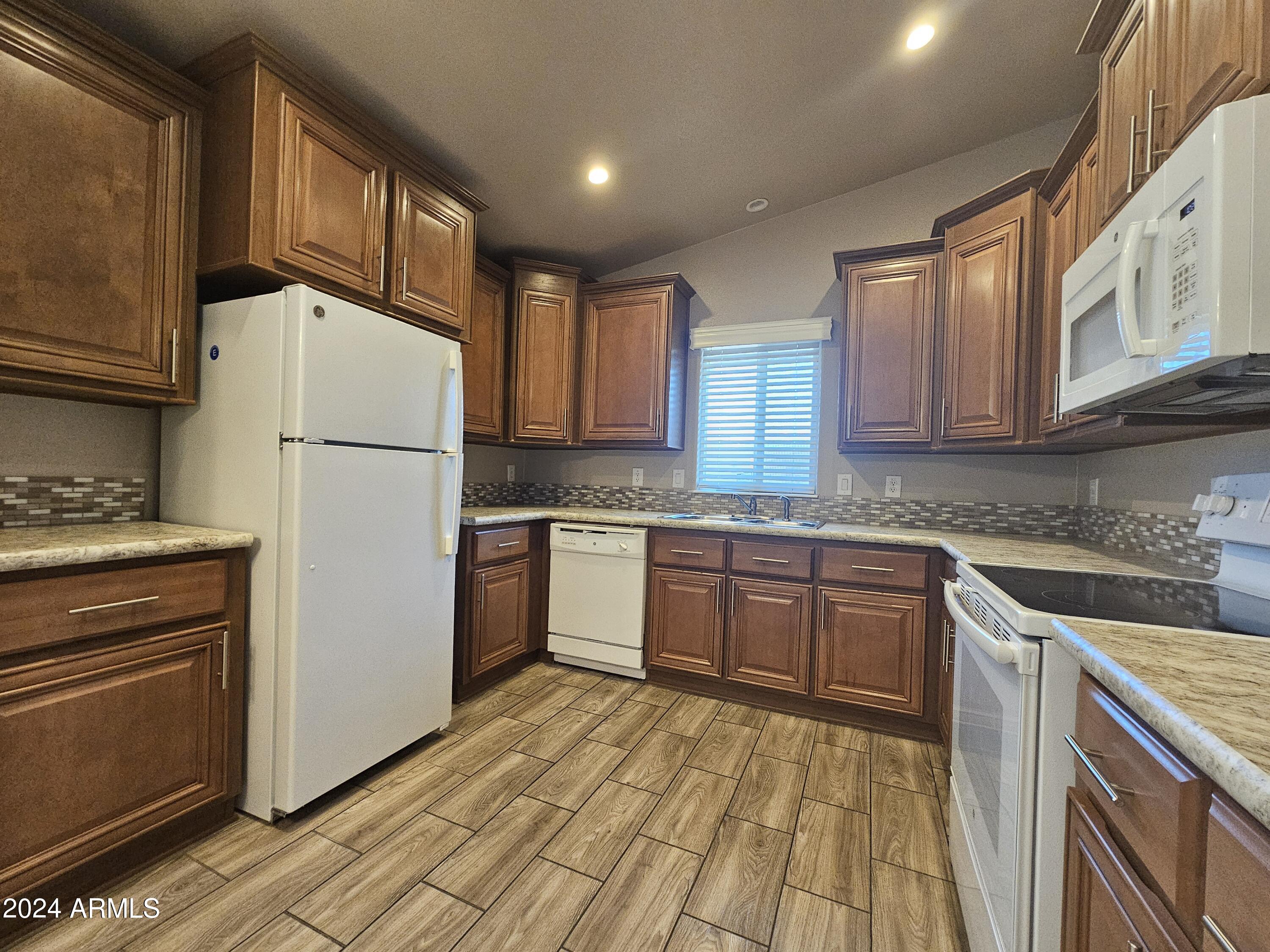 650 N Hawes Road 3404