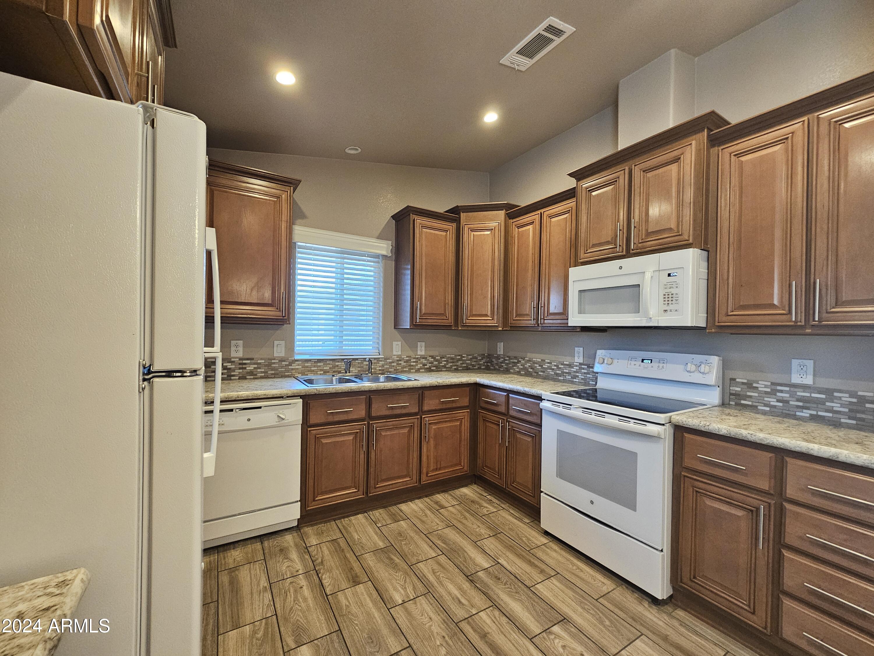 650 N Hawes Road 3404