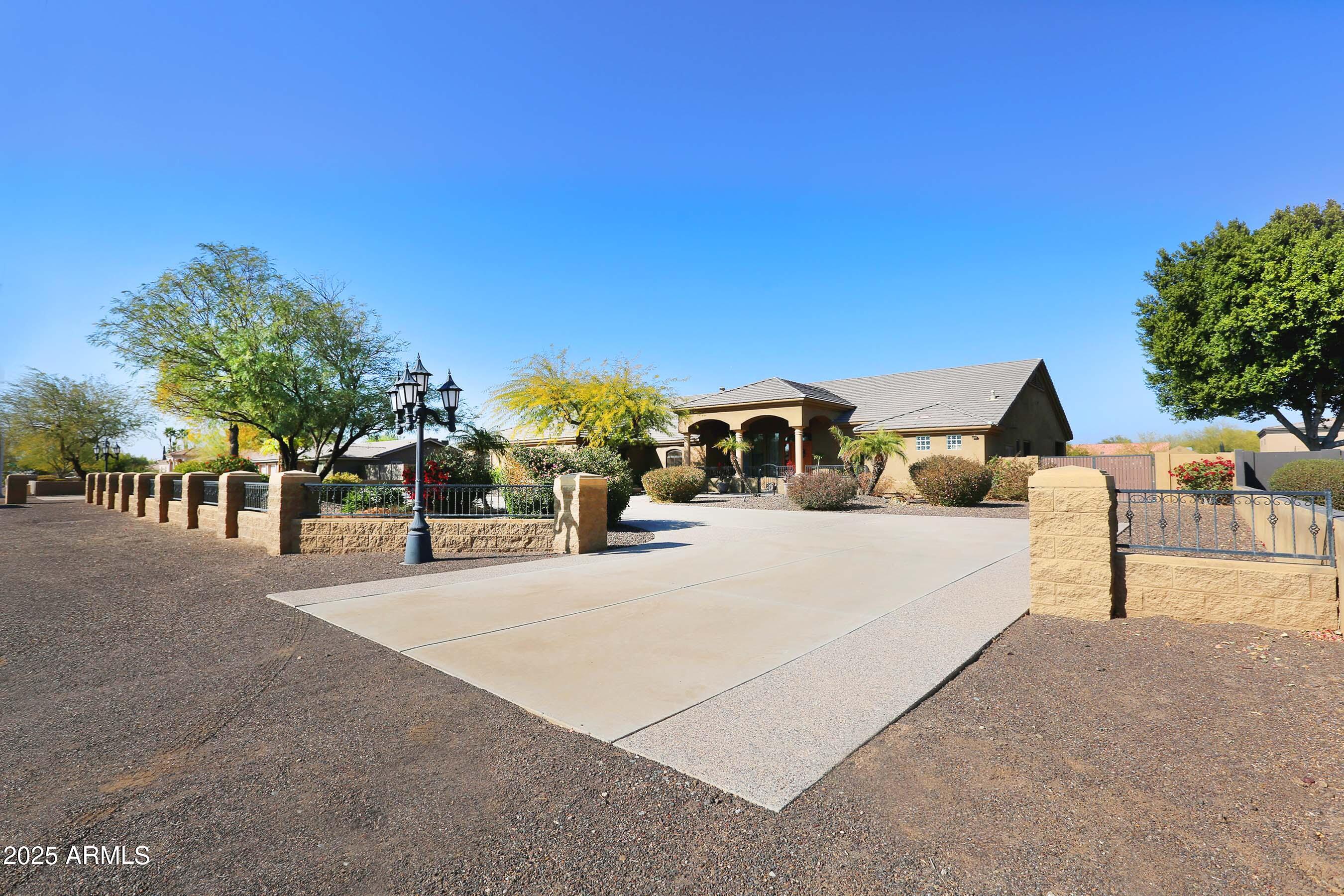 6416 W PARKSIDE Lane