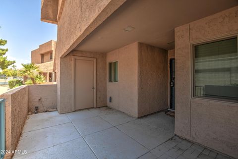 Condominium in Phoenix AZ 10828 BILTMORE Drive 7.jpg