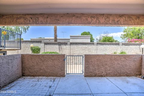 Condominium in Phoenix AZ 10828 BILTMORE Drive 8.jpg