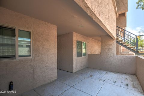 Condominium in Phoenix AZ 10828 BILTMORE Drive 5.jpg